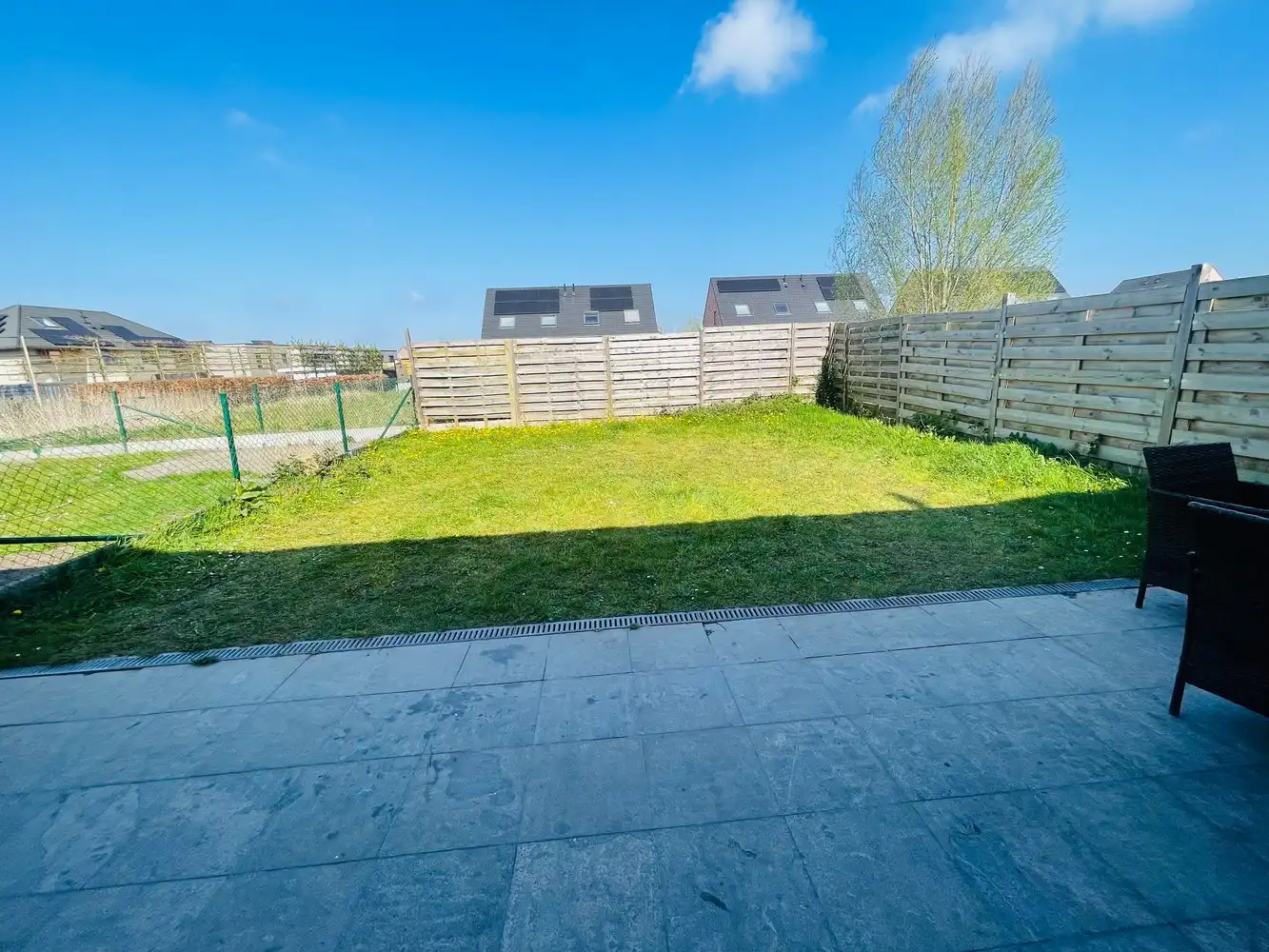 Waardamme , rustige residentiële ligging , RECENT gebouwde LICHTRIJKE ENERGIEZUINIGE woning met 4 SLAAPKAMERS, omheinde TUIN, OPRIT EN GARAGE. foto 2