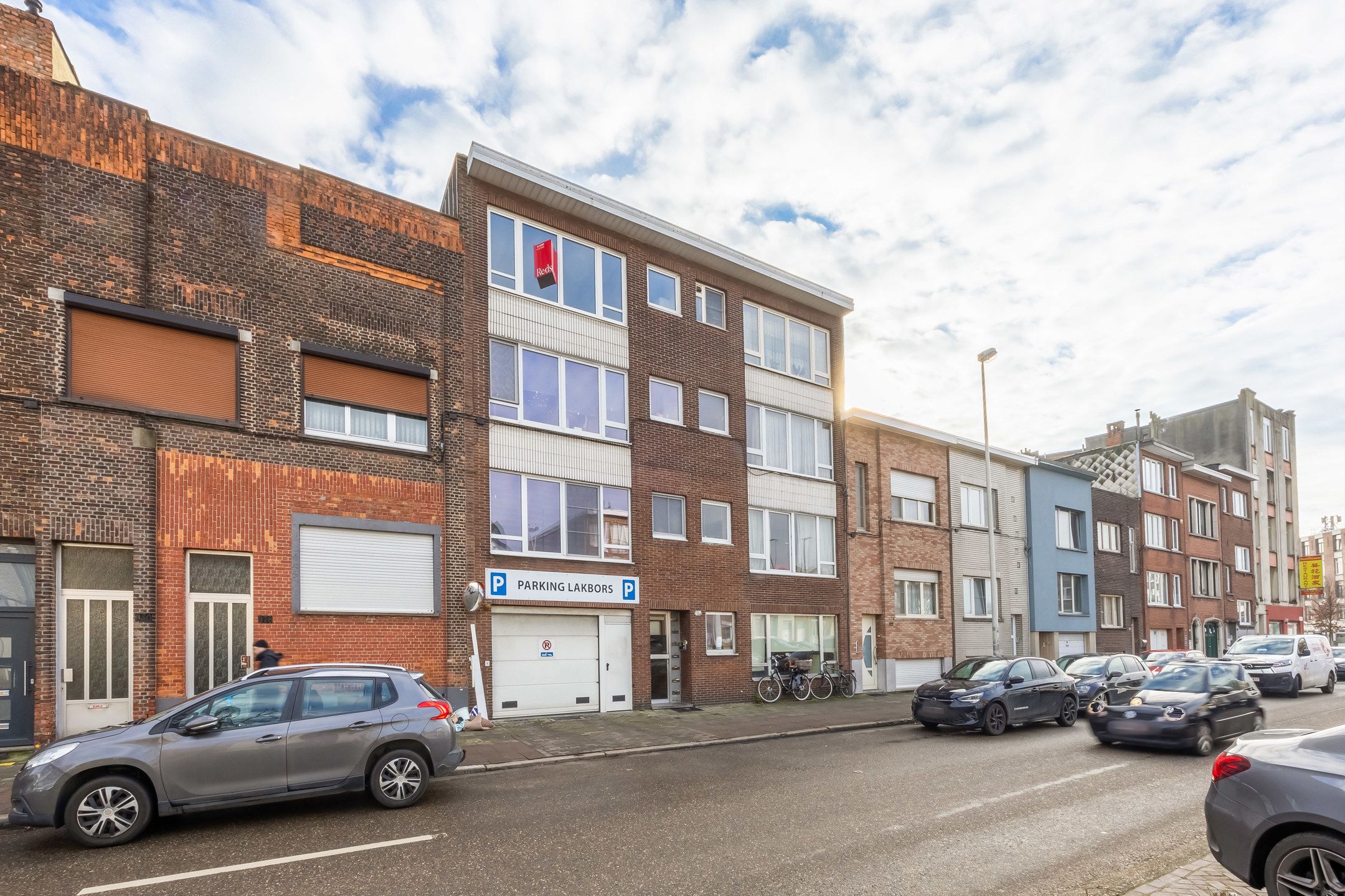 Hoofdfoto van de publicatie: Appartement in Deurne met Renovatiepotentieel