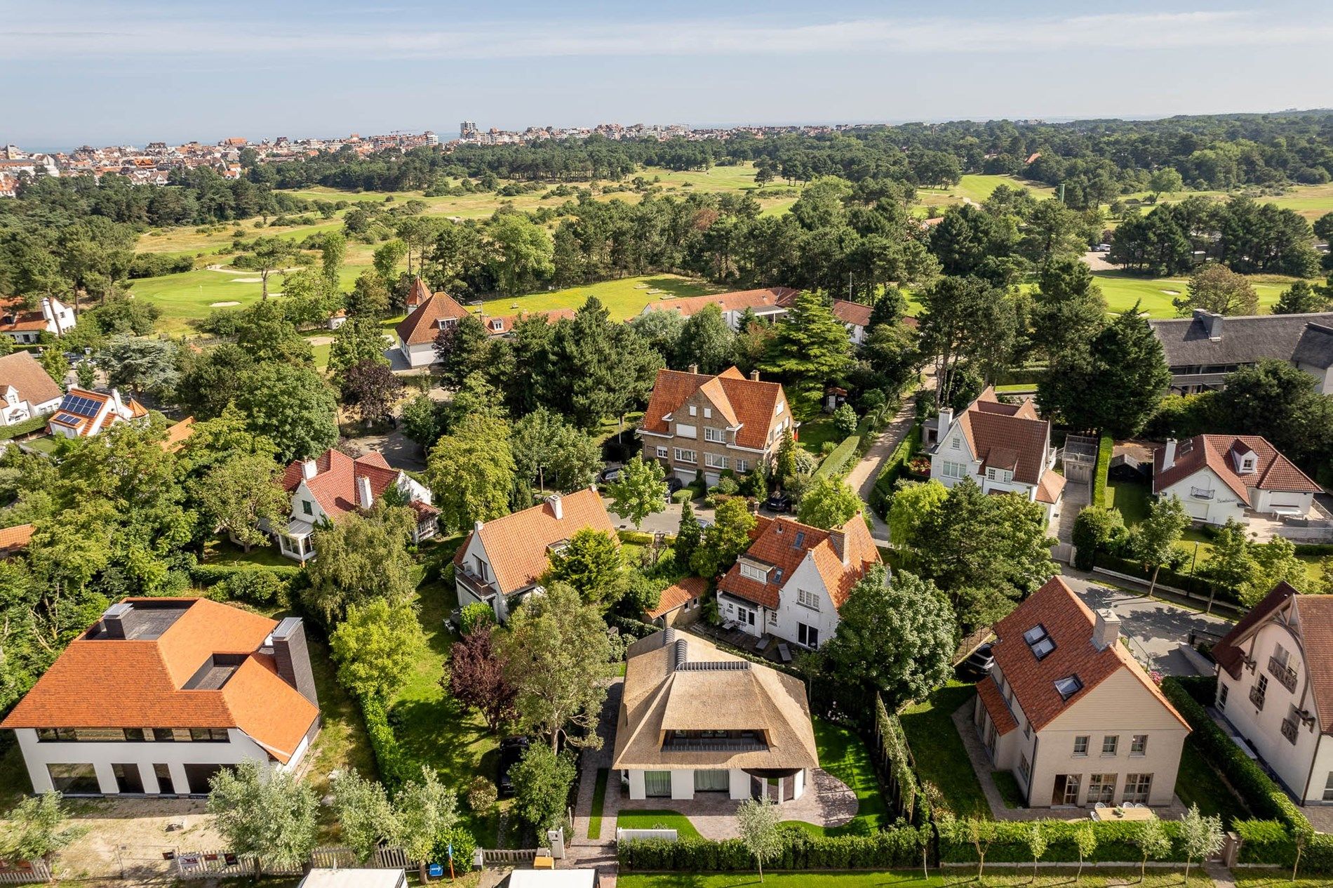 Toprenovatie op een schitterende ligging te Knokke foto {{pictureIndex}}