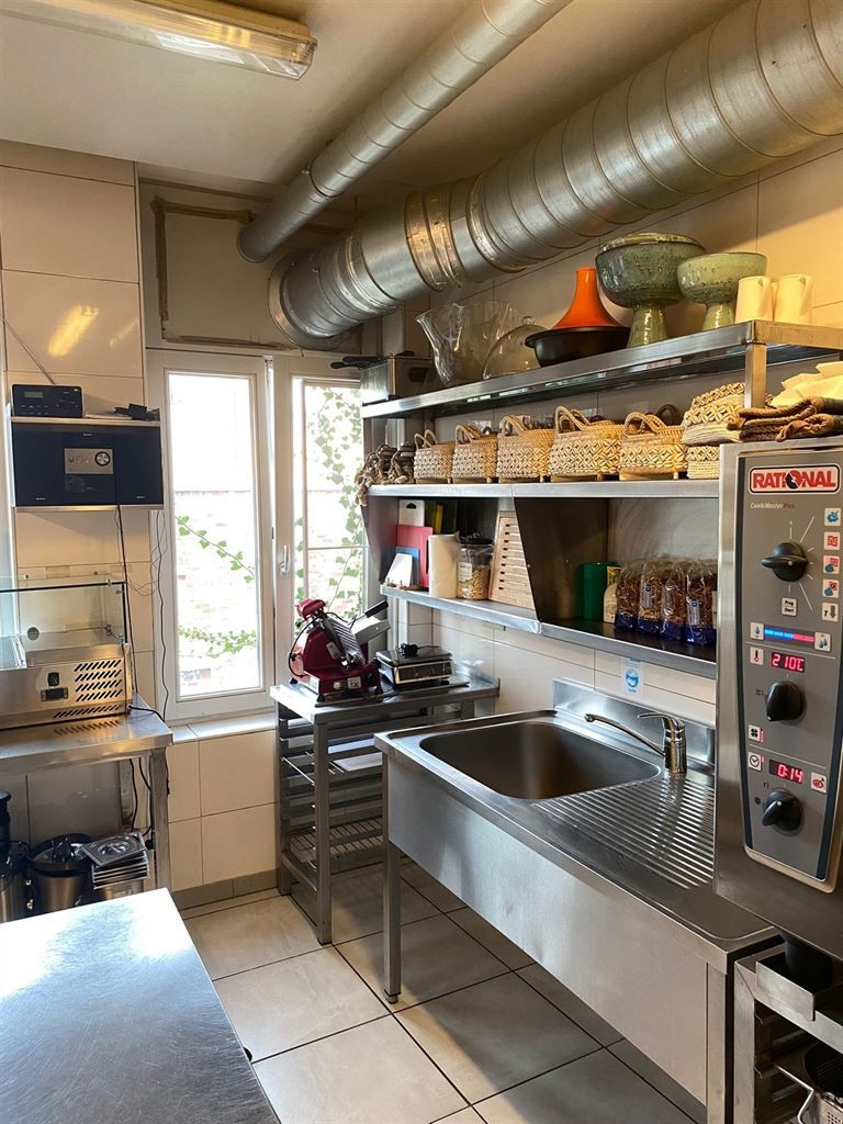 Prachtig historisch pand, gelegen op de Bosstraat in Maaseik en bestaande uit een instapklare gelijkvloerse horecazaak, bovenliggende B&B met 5 kamers en een privé loft. foto 15