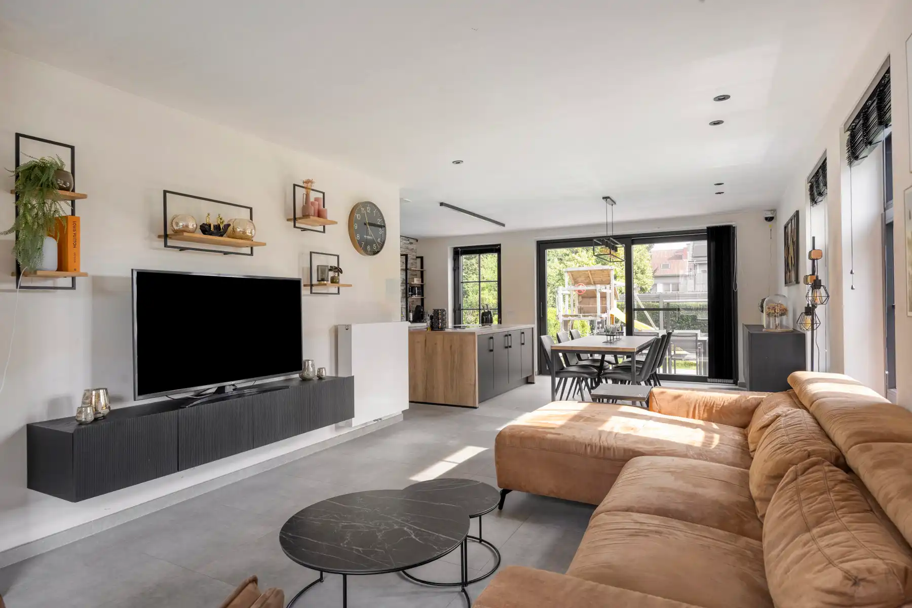 Smaakvolle nieuwbouwwoning op toplocatie met ruime oprit  foto 6