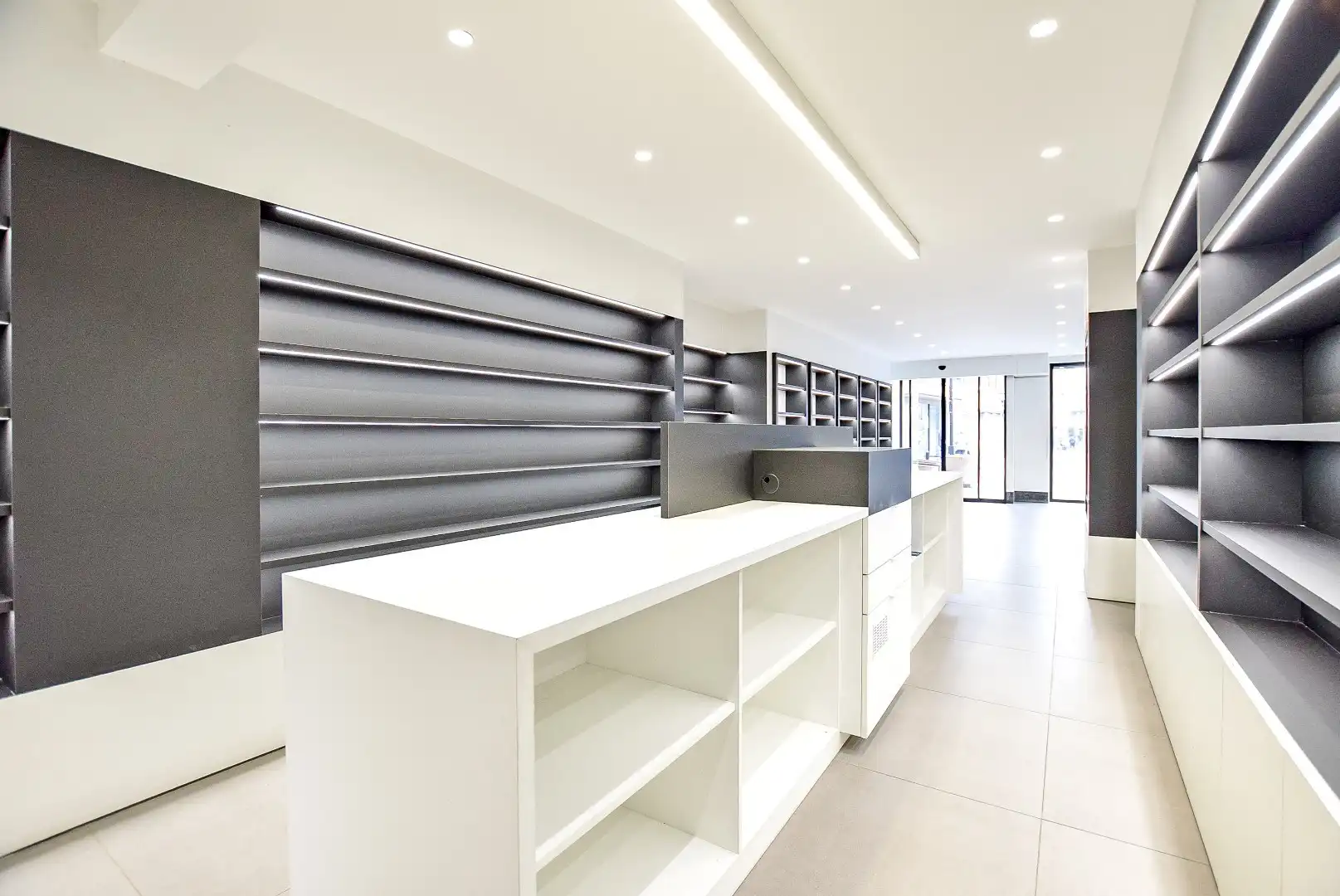 Kwalitatief afgewerkte woning met handelsruimte (536m² bewoonbaar) op een toplocatie. foto 2