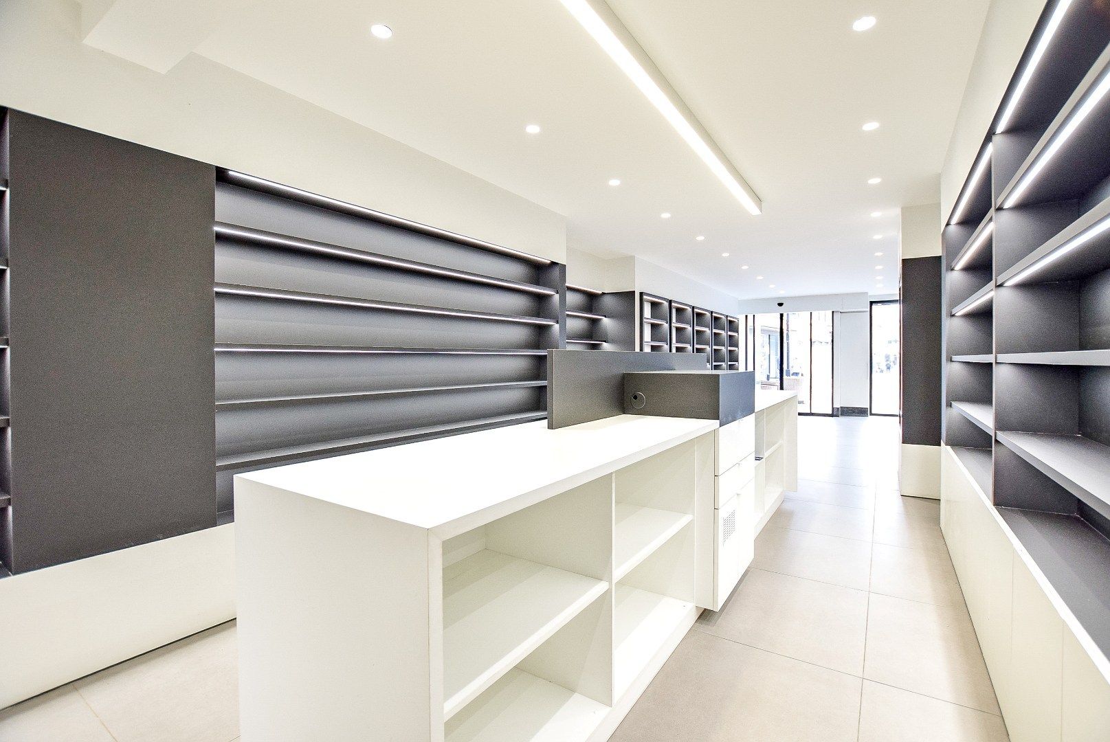 Kwalitatief afgewerkte woning met handelsruimte (536m² bewoonbaar) op een toplocatie. foto 2