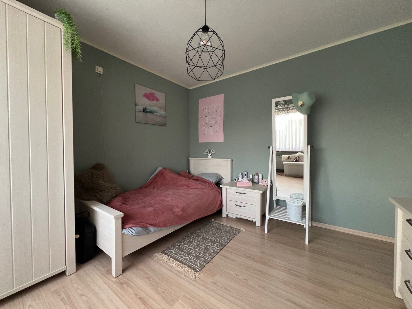 Instapklare woning met 4 slaapkamers en garage. foto 6