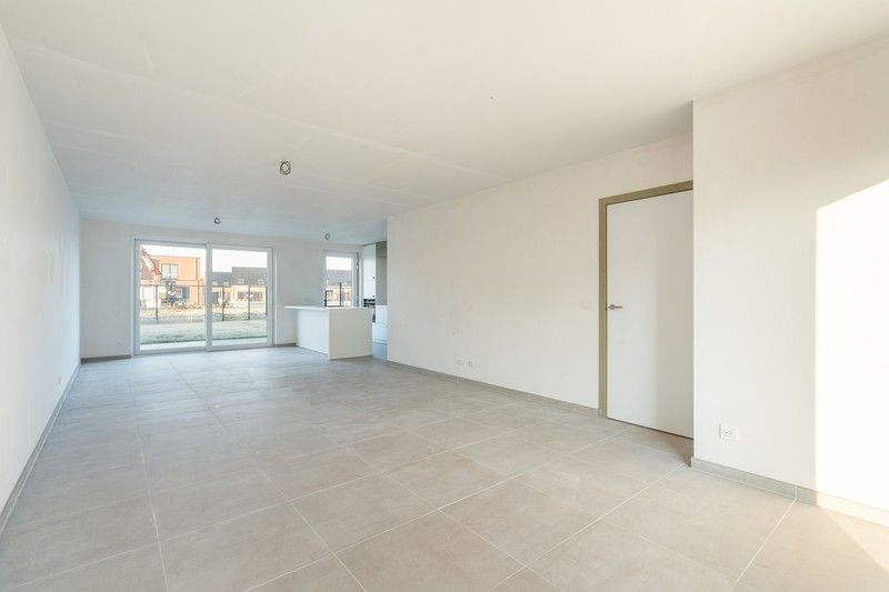 Instapklare nieuwbouwwoning met zonnige tuin te Roeselare foto 2