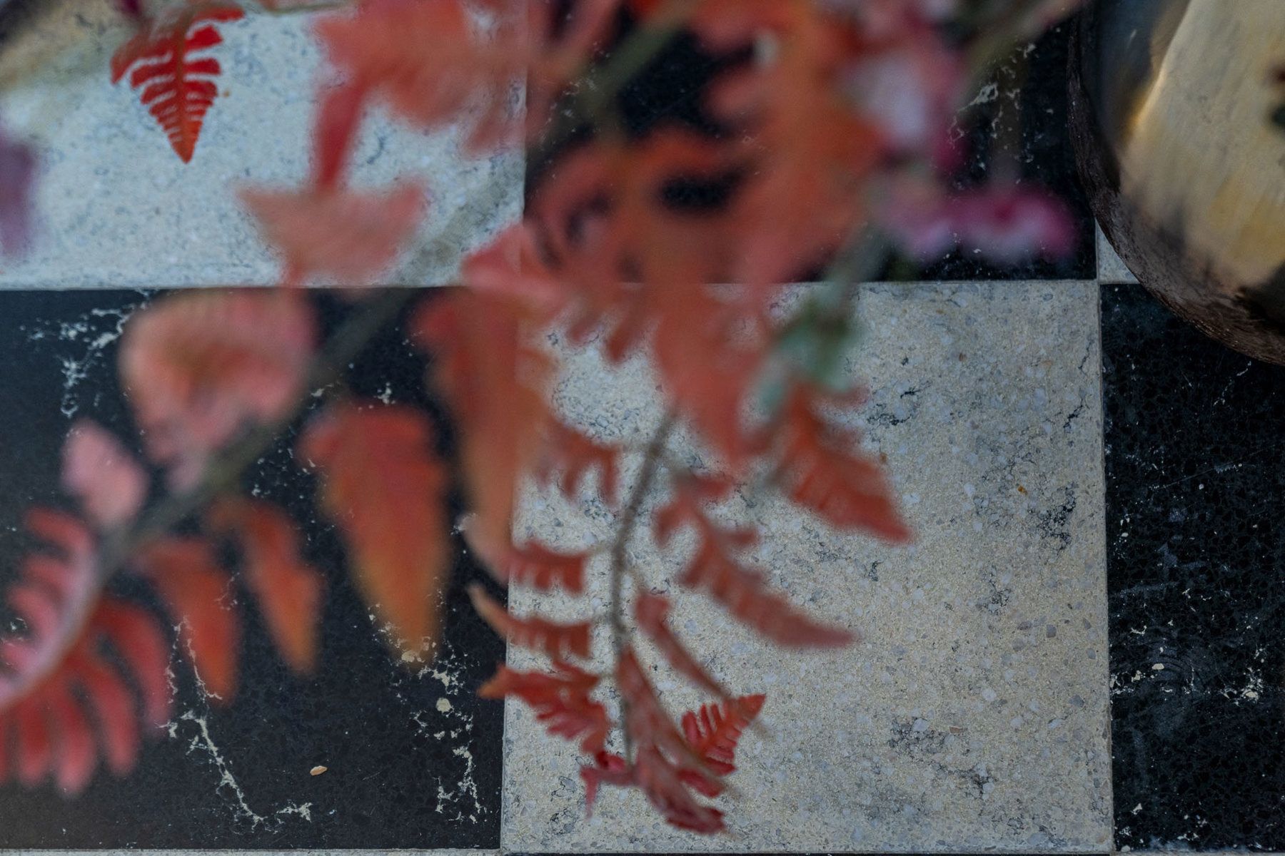 Halfopen gezinswoning met licht, structuur en potentieel foto 4