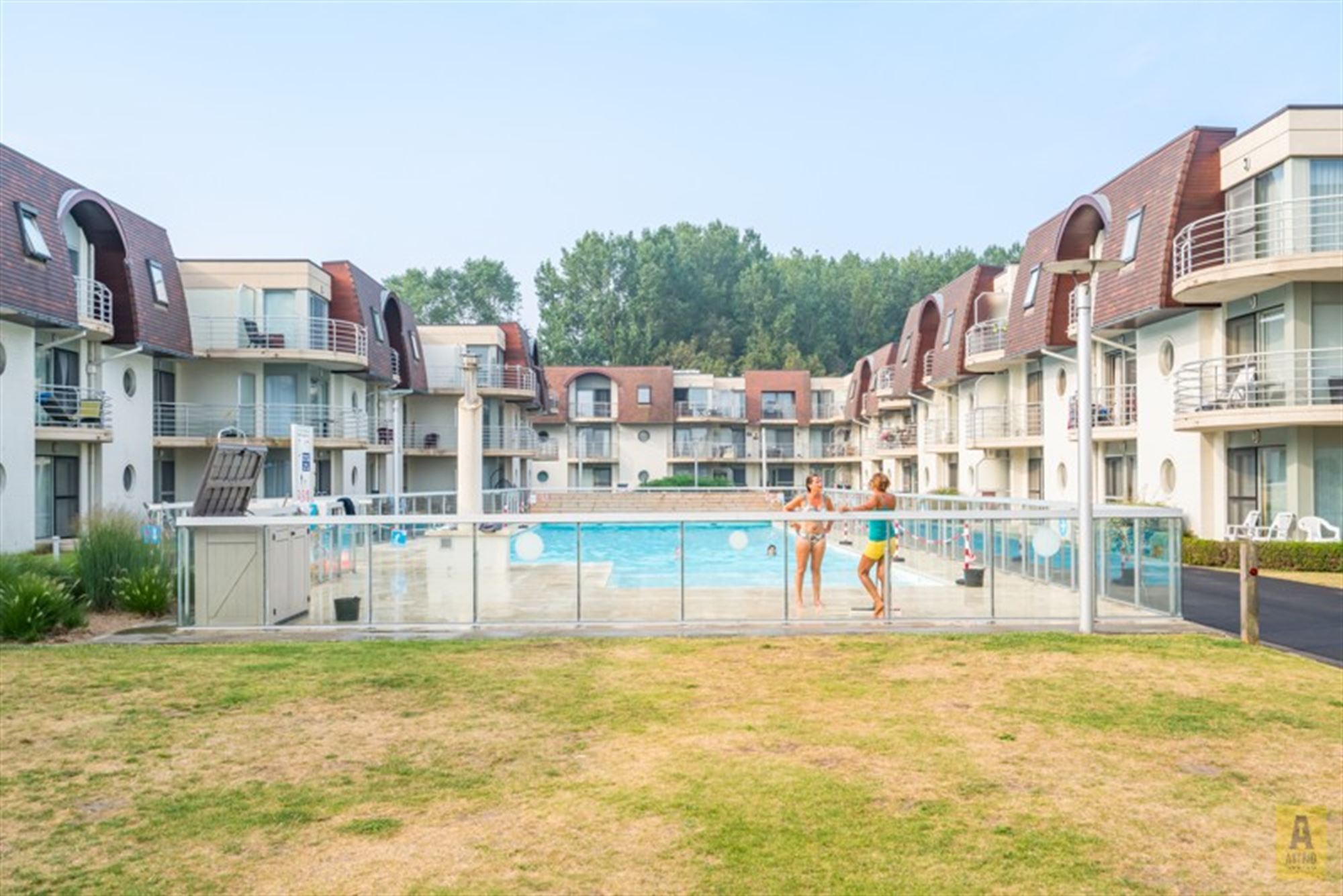 Hoofdfoto van de publicatie: Schitterend hoekappartement in groen domein met zwembad!
