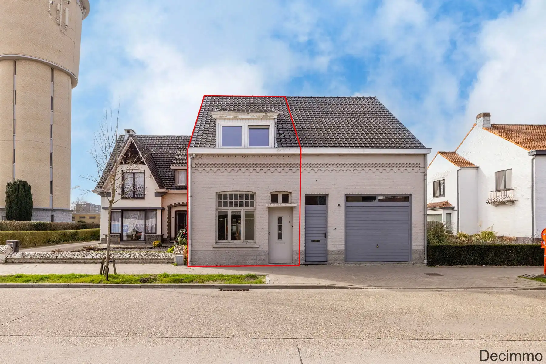 Te renoveren woning met diepe tuin te Mol-Centrum foto {{pictureIndex}}