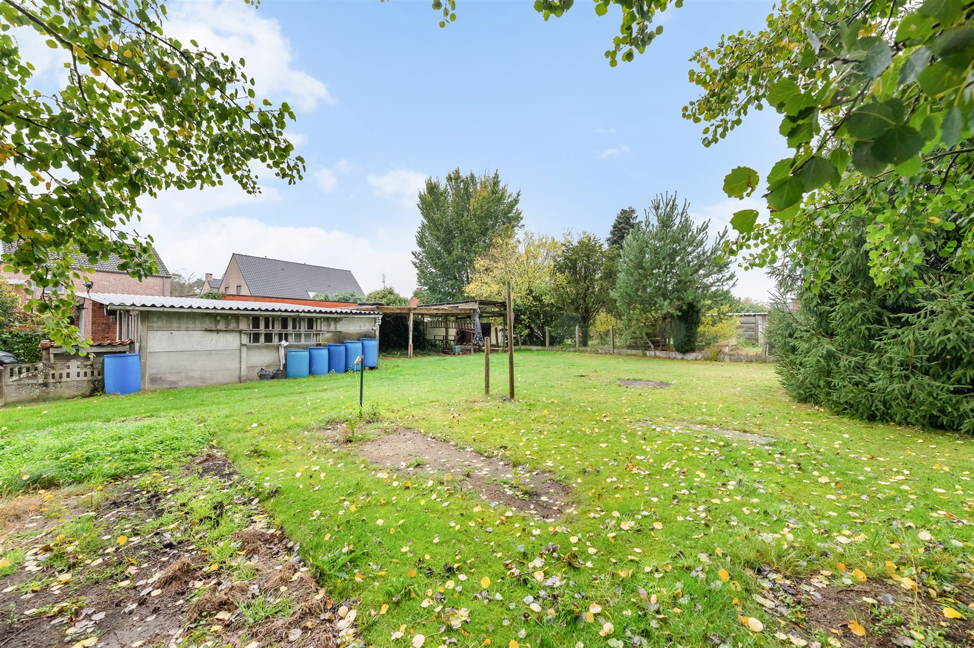 WONING MET GELIJKVLOERSE KAMER OP 950M2 foto 25