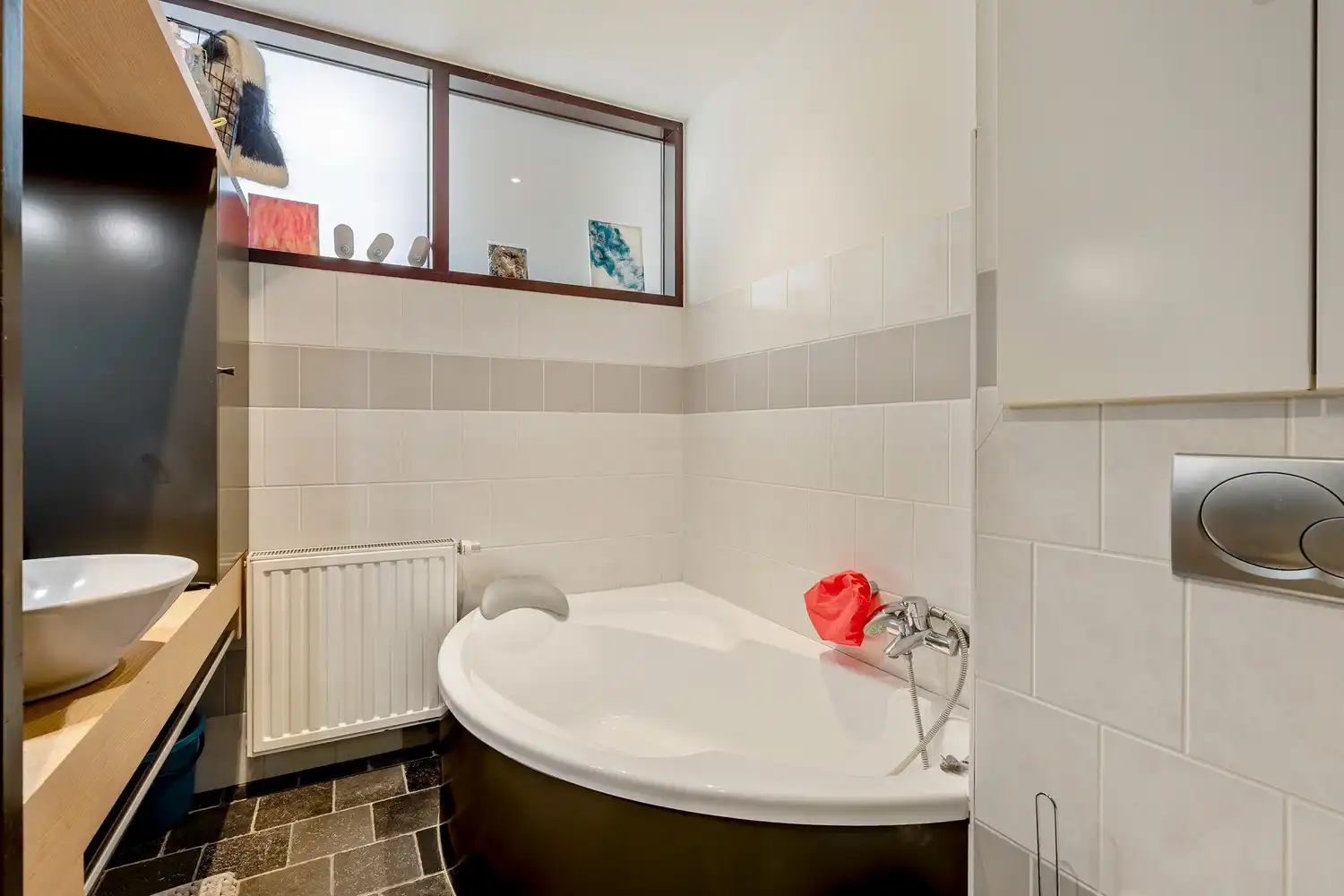 Grondig en stijlvol gerenoveerde burgerwoning met 5 slaapkamers, 3 badkamers en een tuin te centrum Leuven! foto 5