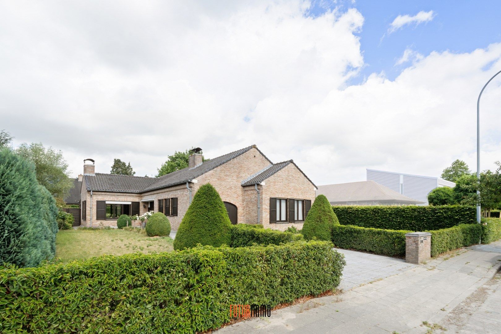 Open bebouwing met garage en ruime tuin foto 19