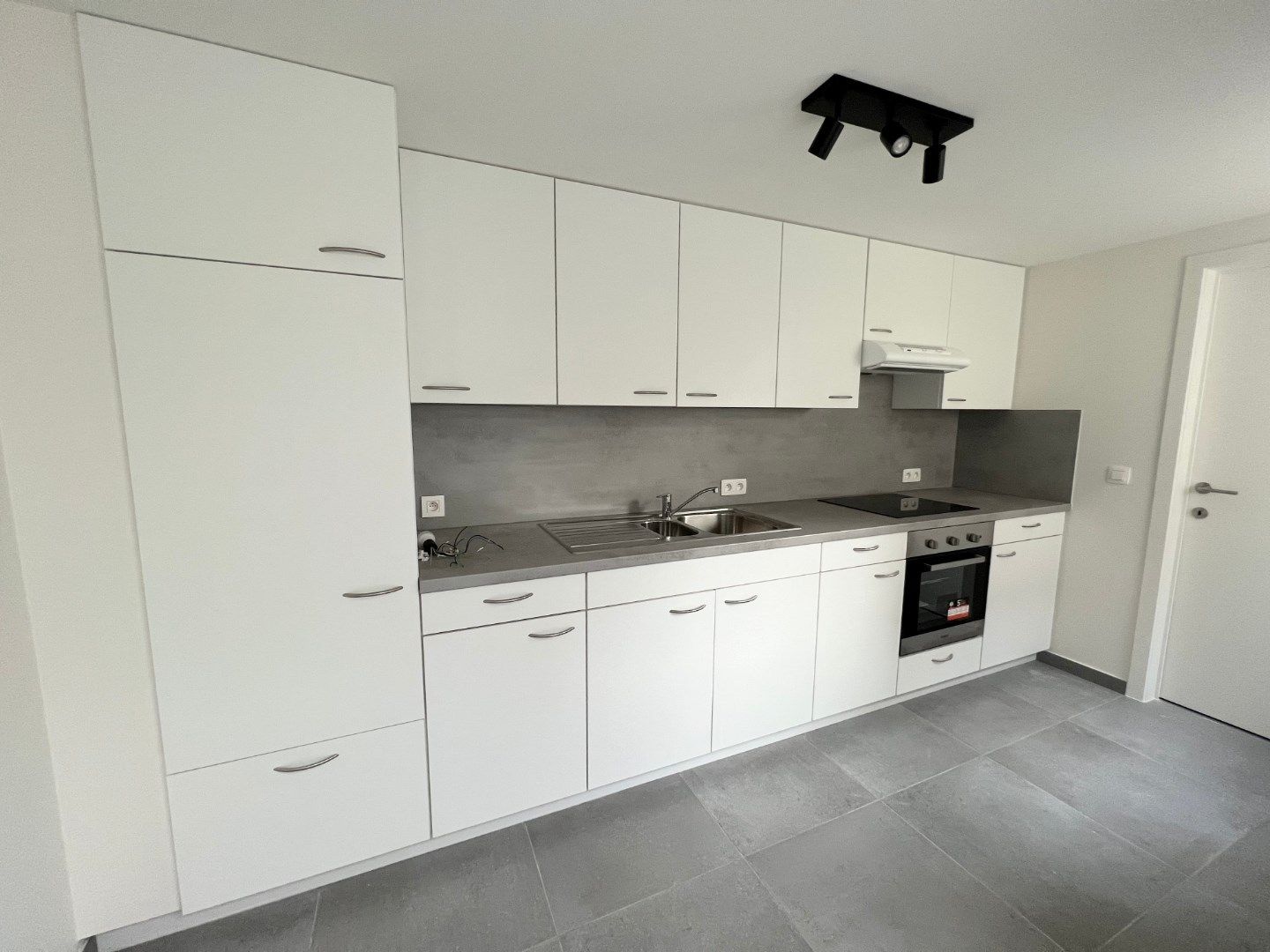 GELIJKVLOERS APPARTEMENT MET 1 SLAAPKAMER EN TERRAS IN IEPER foto 19