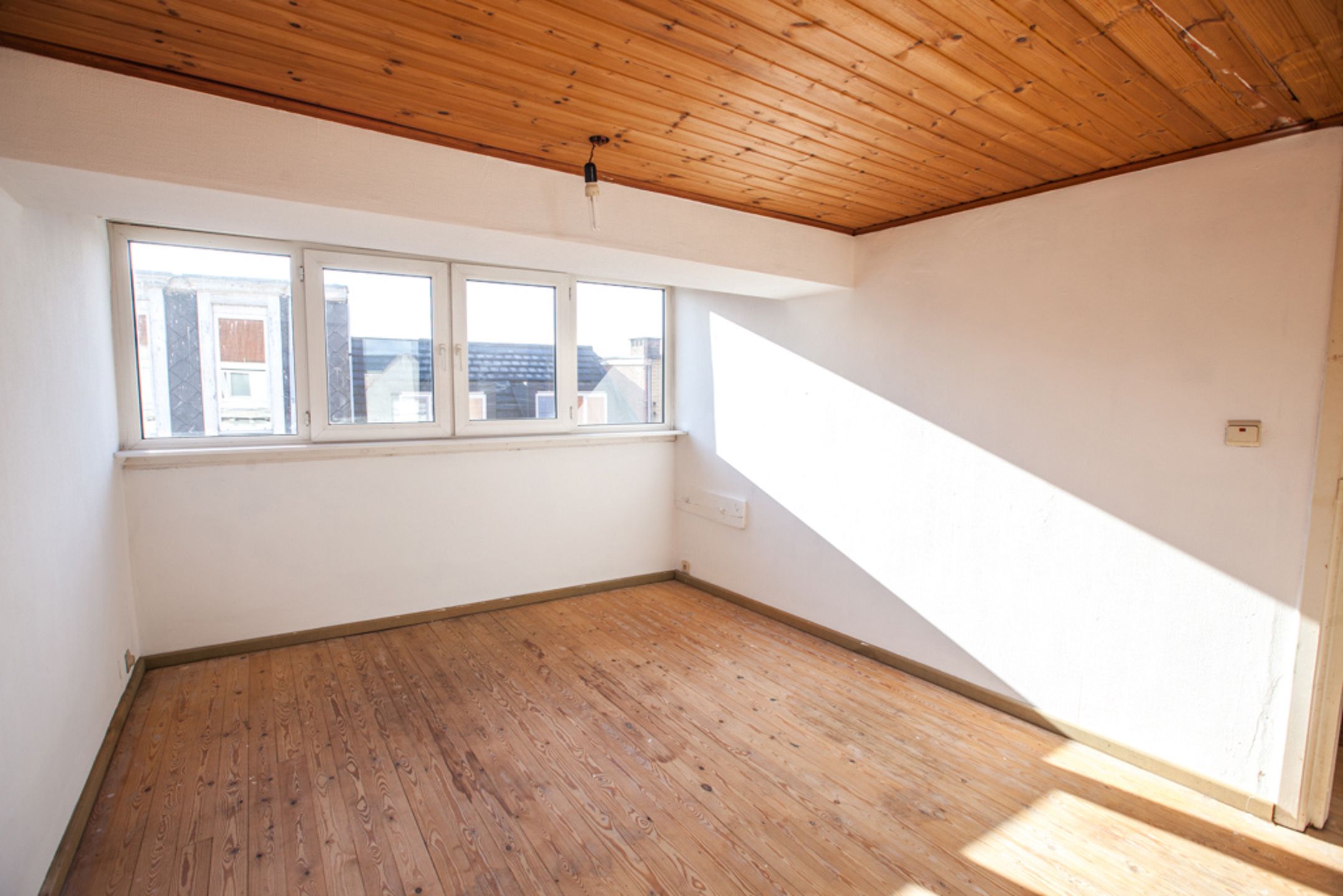 Verrassend ruime handelswoning met bovenliggend appartement. foto 39