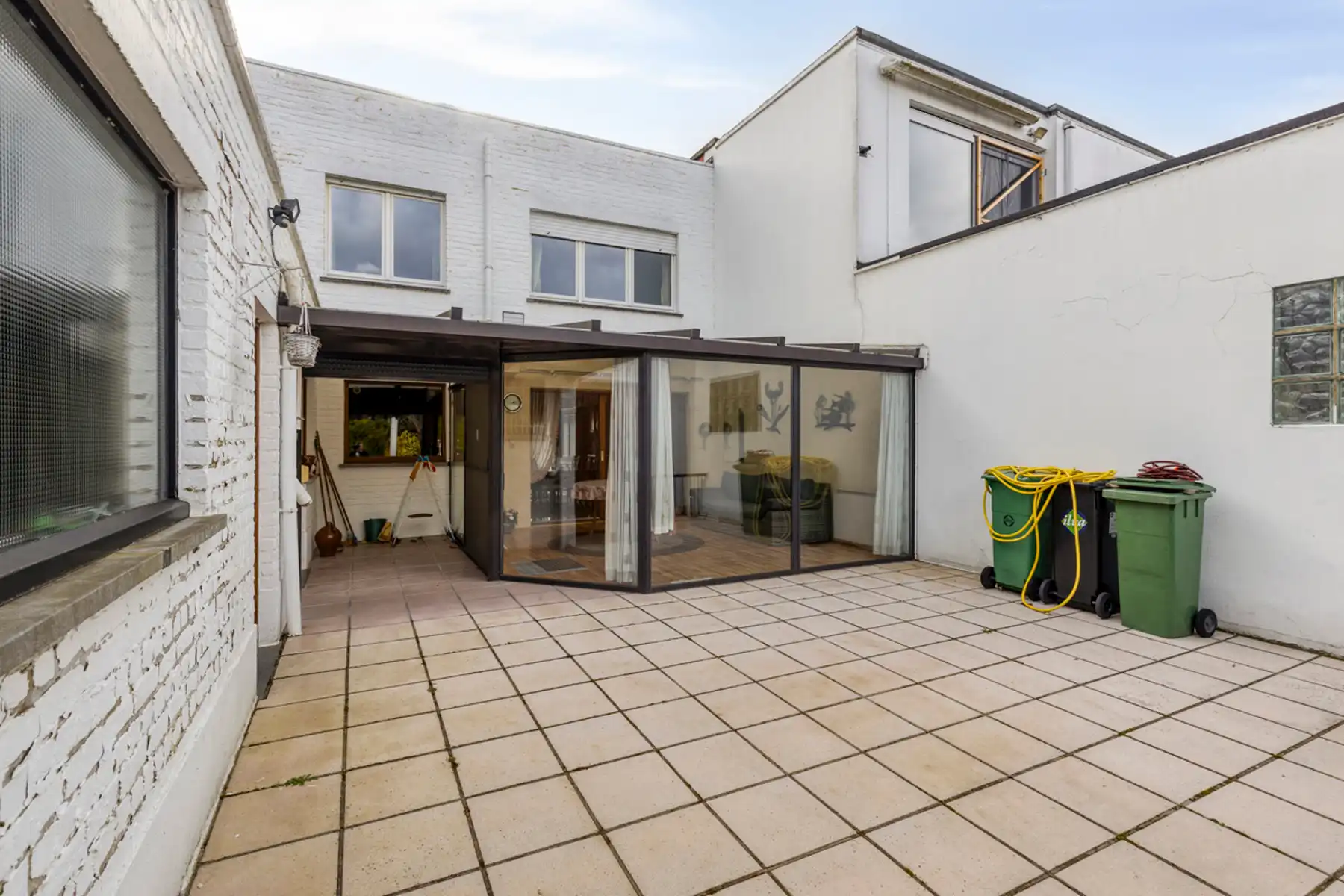 Leemans Immobiliën biedt u deze solide en ruime woning aan op een uitstekende en centrale ligging in Denderleeuw. foto 24