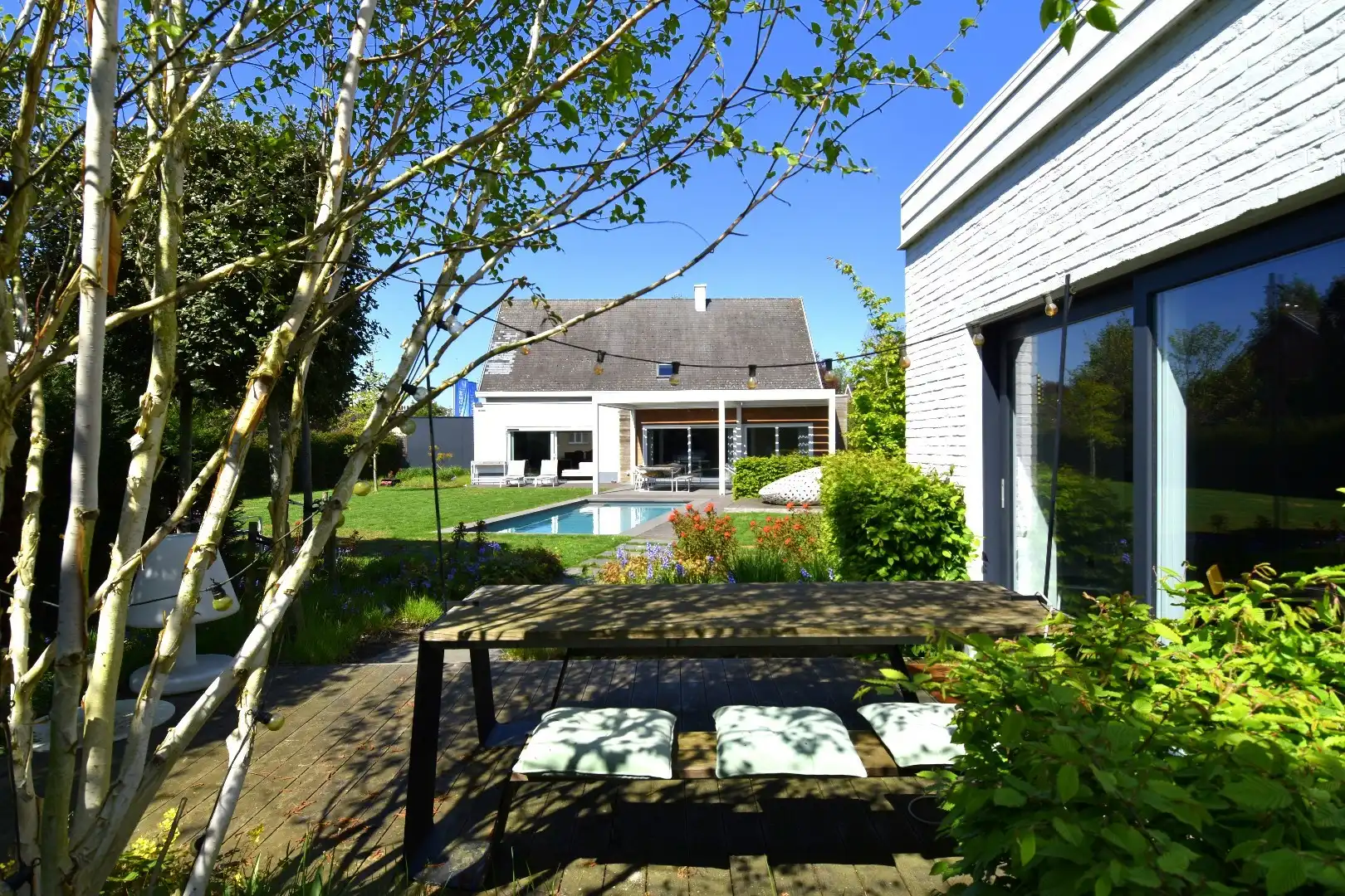 Villa met 4 slaapkamers, zwembad en mooie volumes te koop in Moorsele foto 10