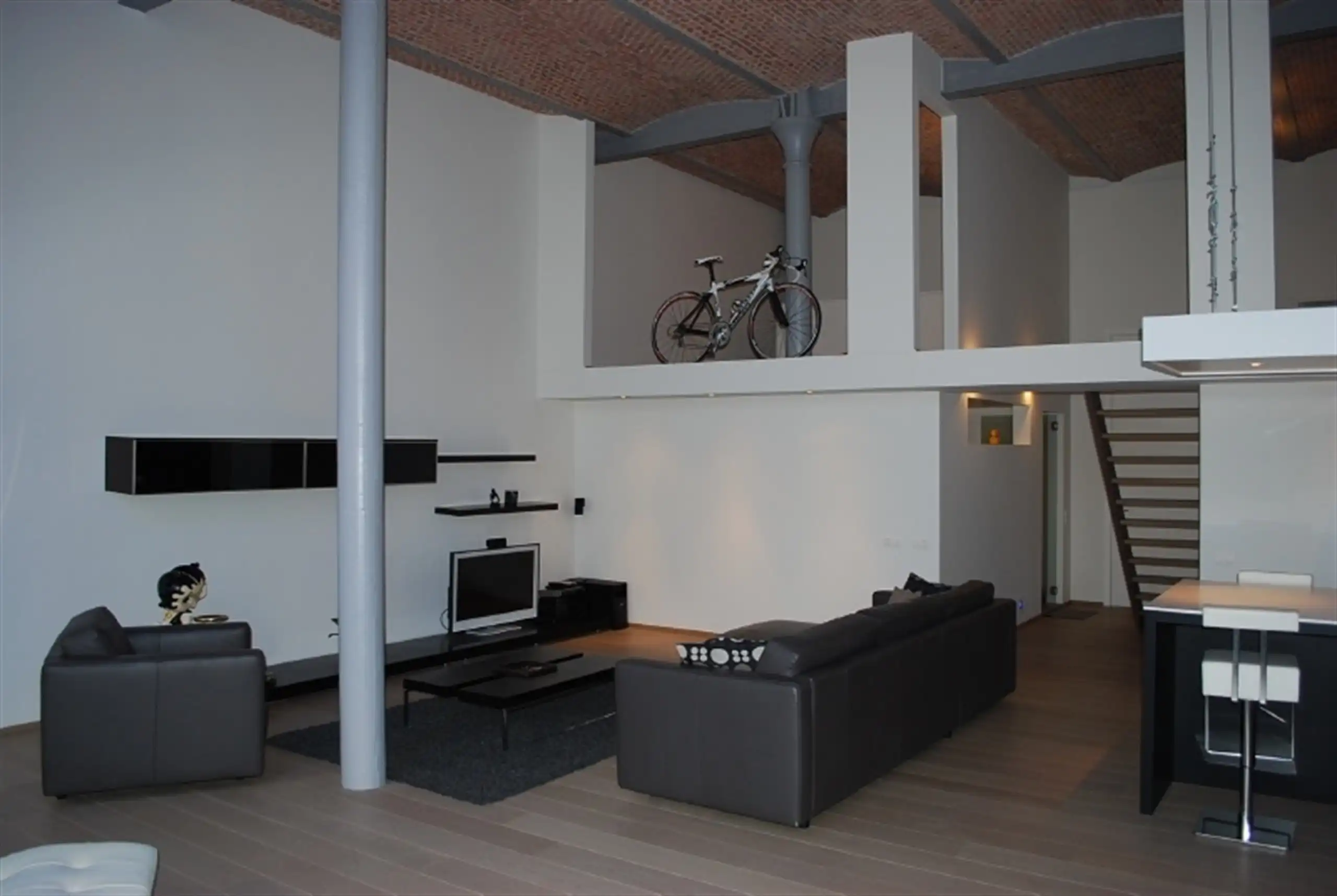 Verrassende, heldere loft met plafondhoogten van 6 m! foto 34