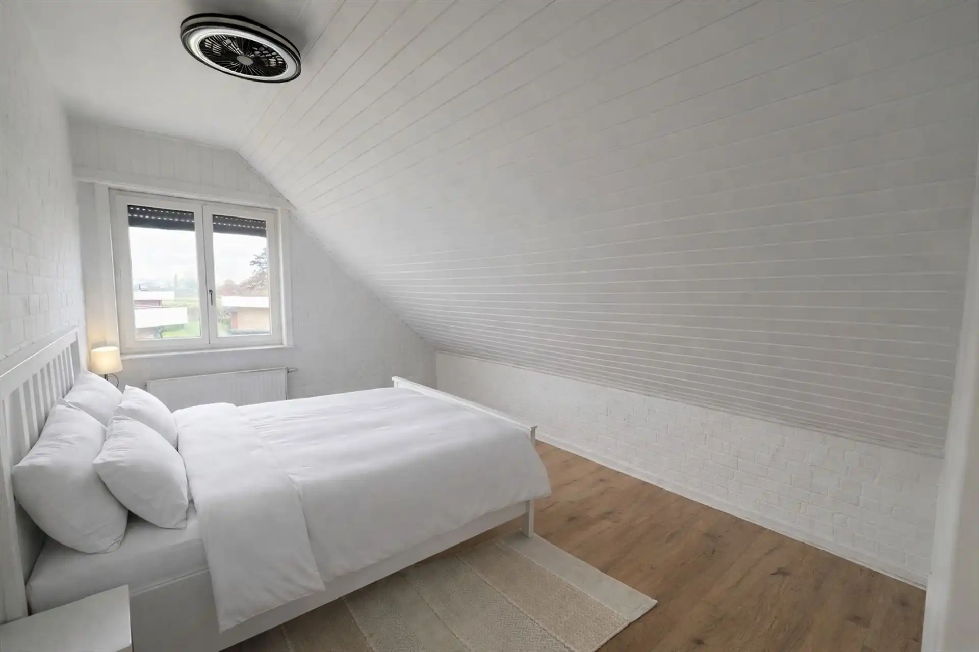 Ruime villa met 6 slaapkamers, zonnige tuin, 2 garages en oprit in rustige woonwijk te Lier foto 18