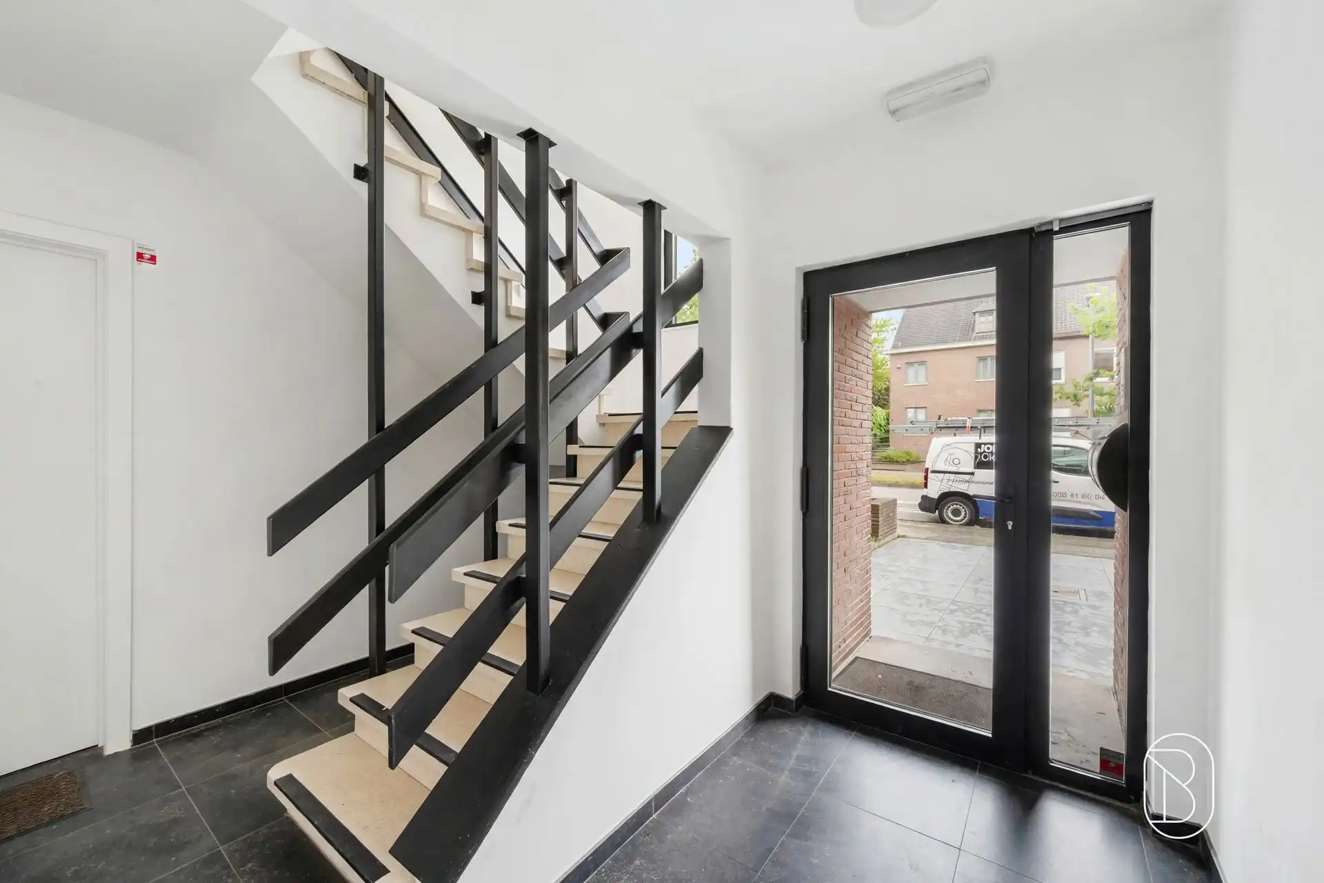 Topgelegen gelijkvloers appartement met 2 slk, tuin + aparte garagebox foto 14