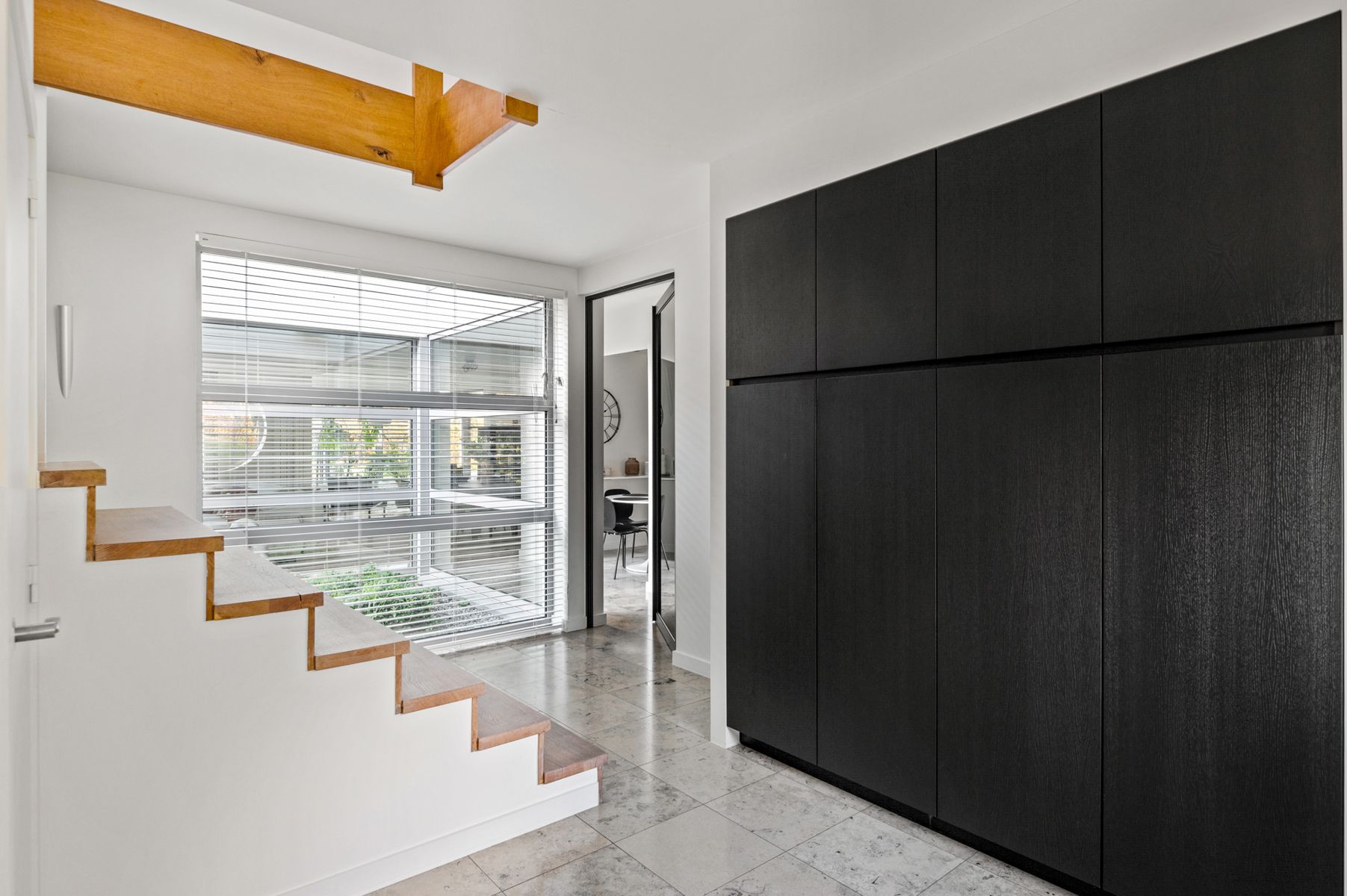 Moderne villa in een doodlopende straat vlakbij het centrum foto 24