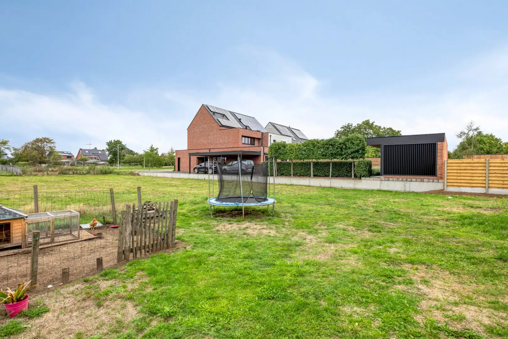 Ruim gelijkvloers appartement met 3 SLPKS, tuin en twee overdekte staanplaatsen !  foto 22
