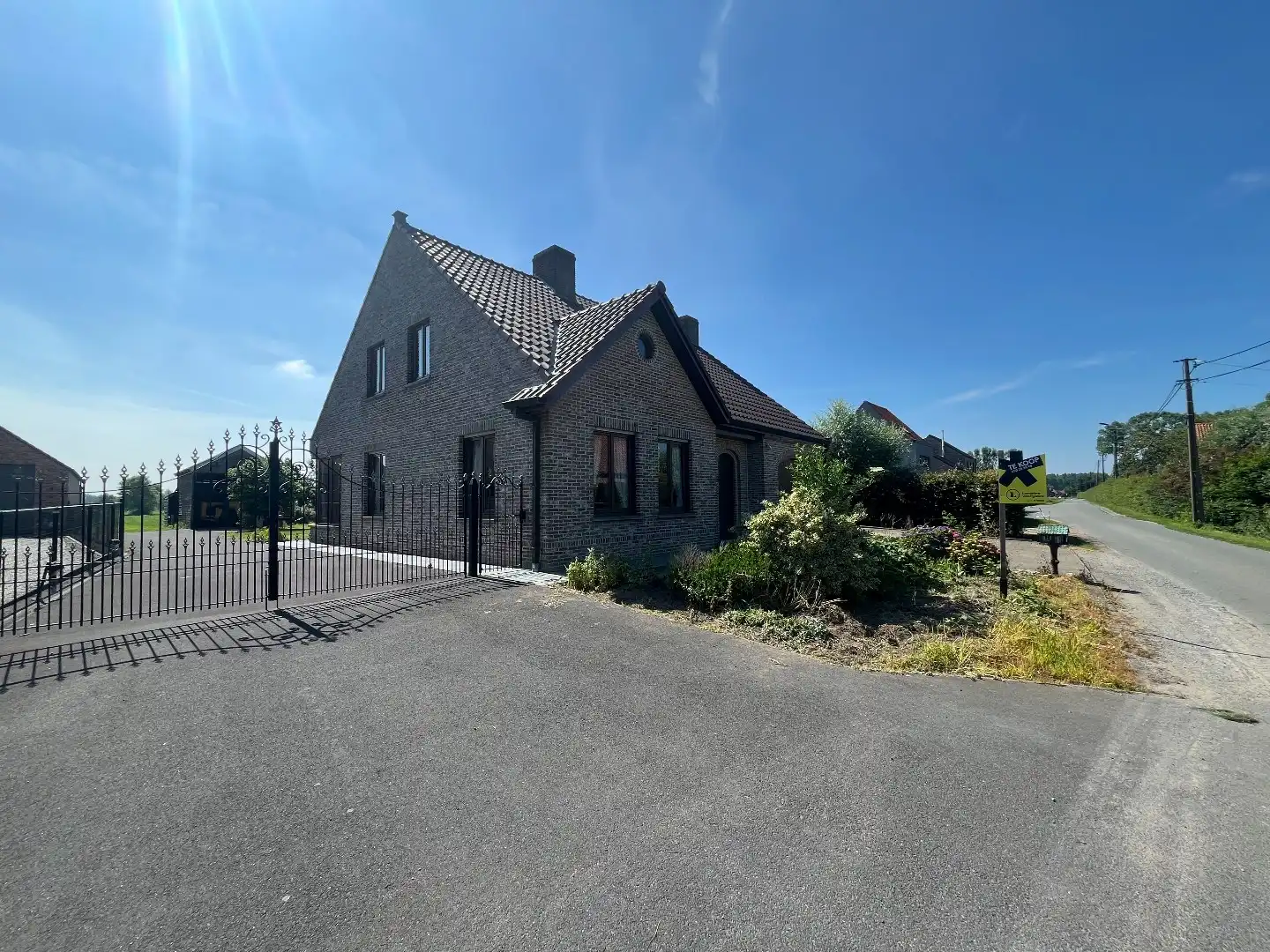 Vrijstaande woning op leuke ligging te Beernem! foto 19
