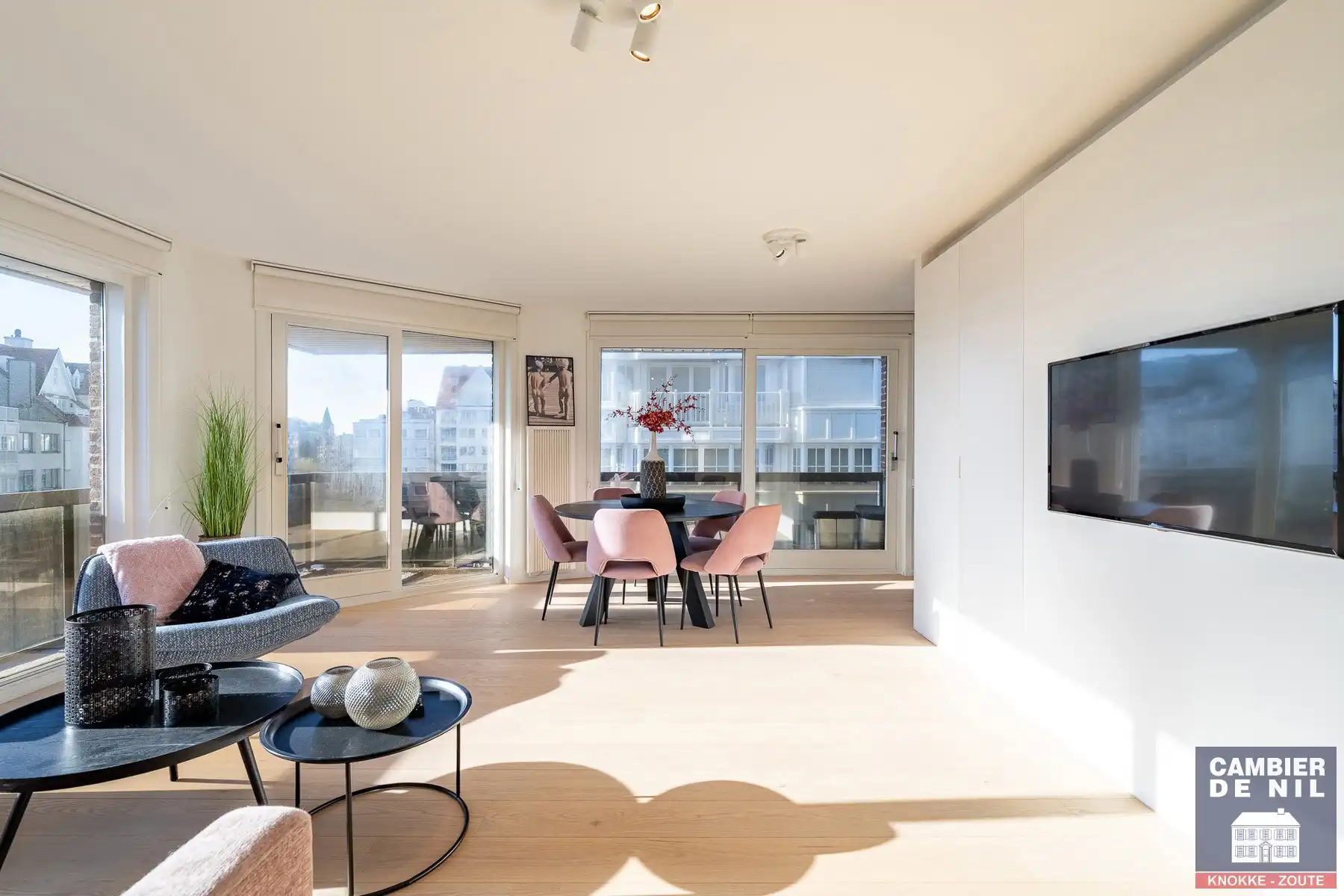 Gerenoveerd en gemeubeld appartement op toplocatie - Open zicht foto 3