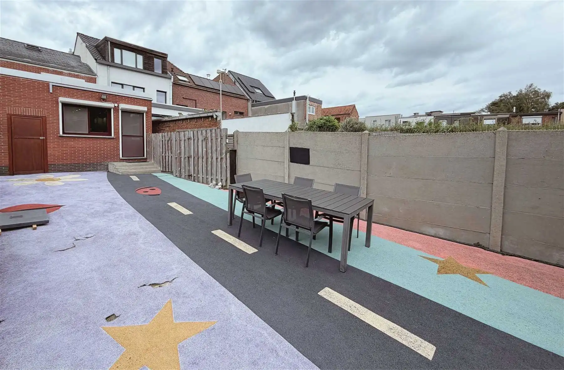 Ruime rijwoning met 3 slk's, tuin en polyvalent bijgebouw. foto 14