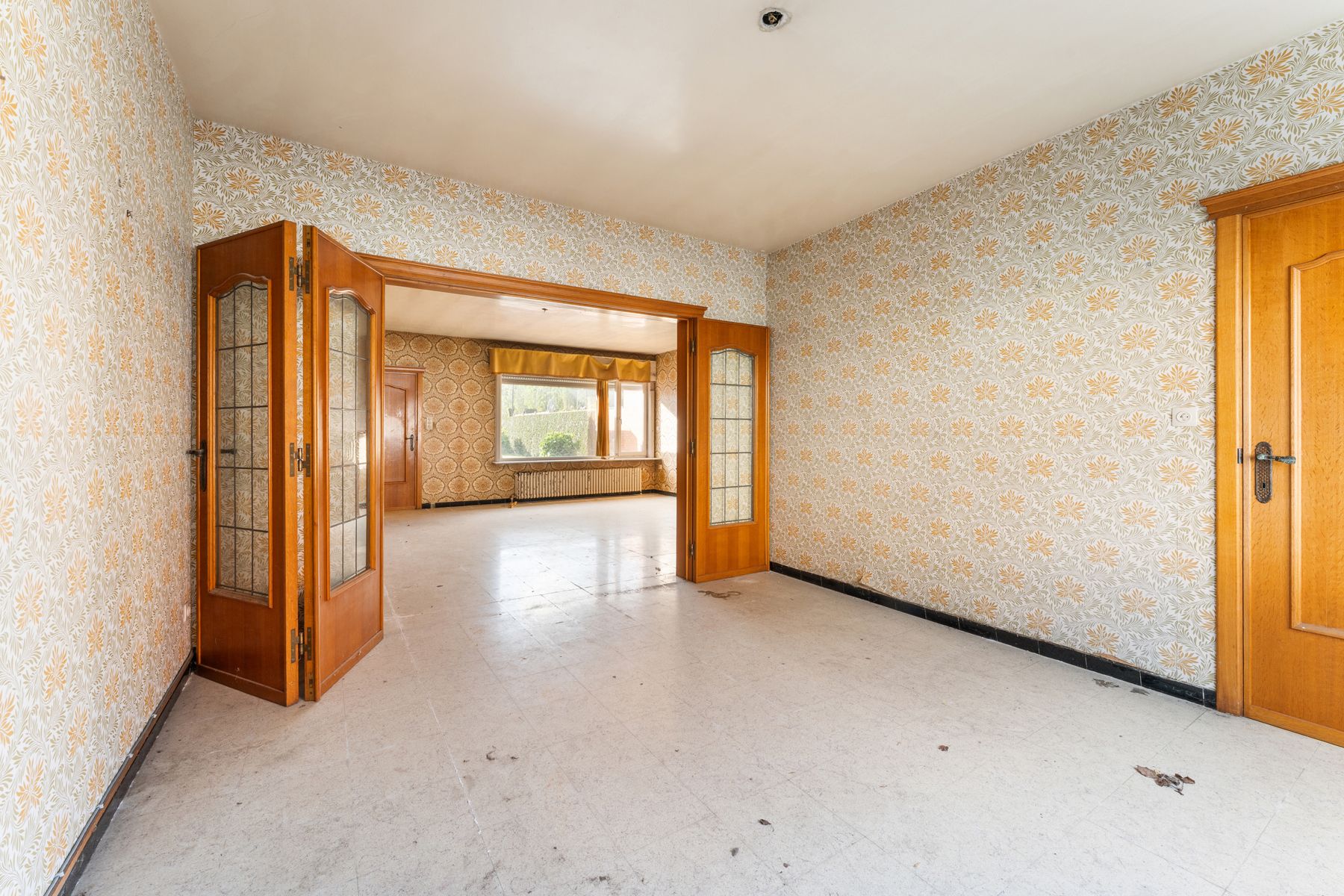 Te renoveren woning met 4 slaapkamers en garage op 432 m² foto 5