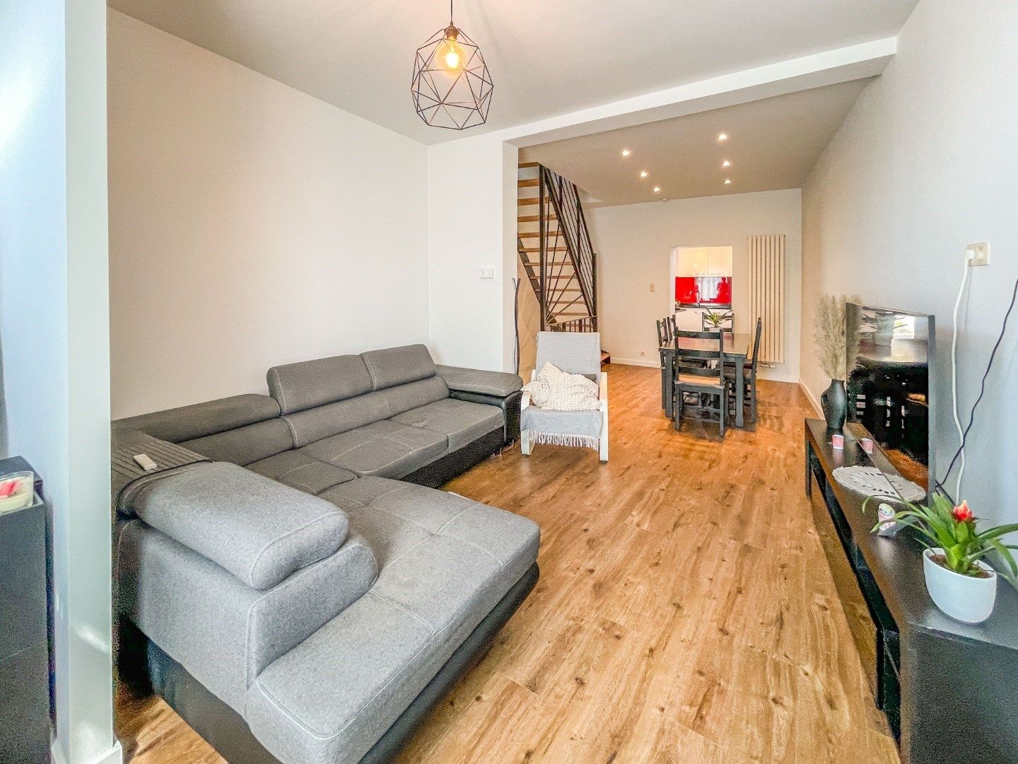 GERENOVEERDE WONING MET 4 SLAAPKAMERS ! foto 5