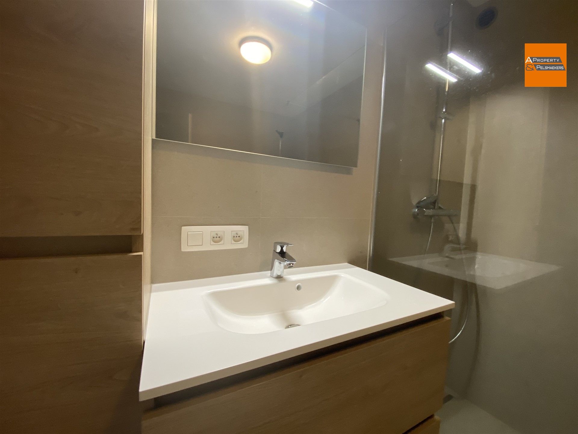 Gelijkvloers appartement met twee slaapkamers en garagebox. foto 12