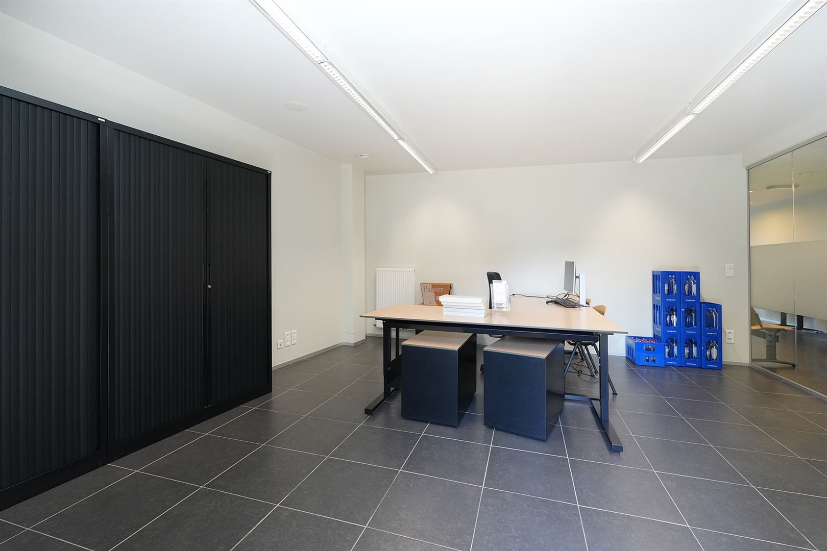 Centraal gelegen handelsglkvl / kantoor met berging! foto 3