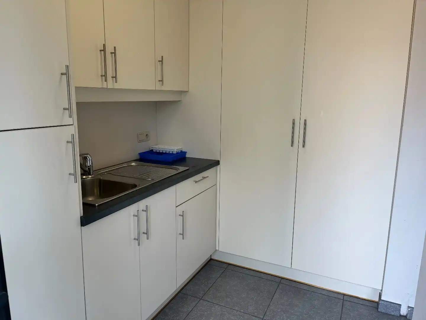 Instapklare handelsruimte in het centrum van Sijsele foto 10