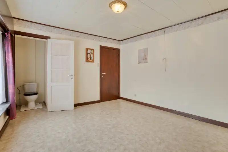 HALFOPEN BEBOUWING MET VEEL RENOVATIEPOTENTIEEL EN RUIM DAKTERRAS foto 23