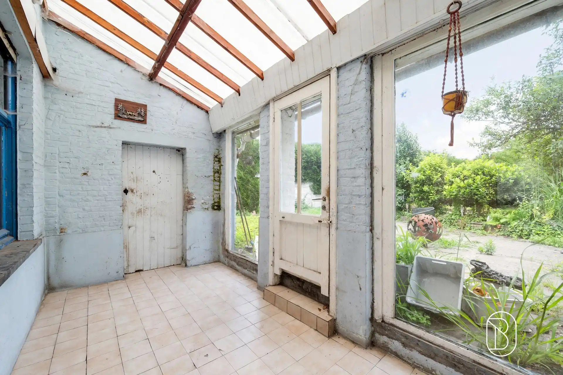 Te renoveren / af te breken woning met POTENTIEEL en uitweg foto 11