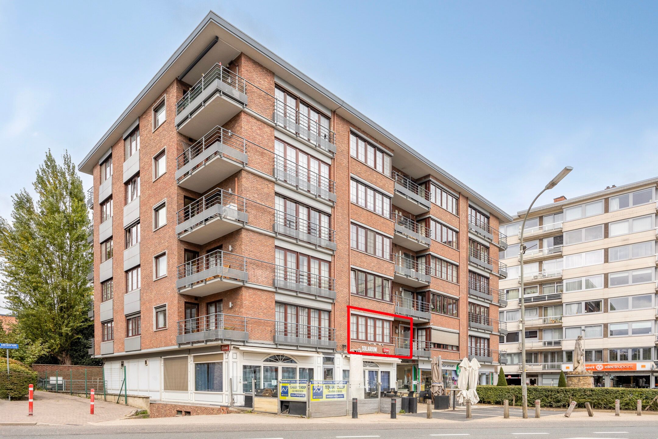 Ruim appartment aan de stadsrand foto {{pictureIndex}}