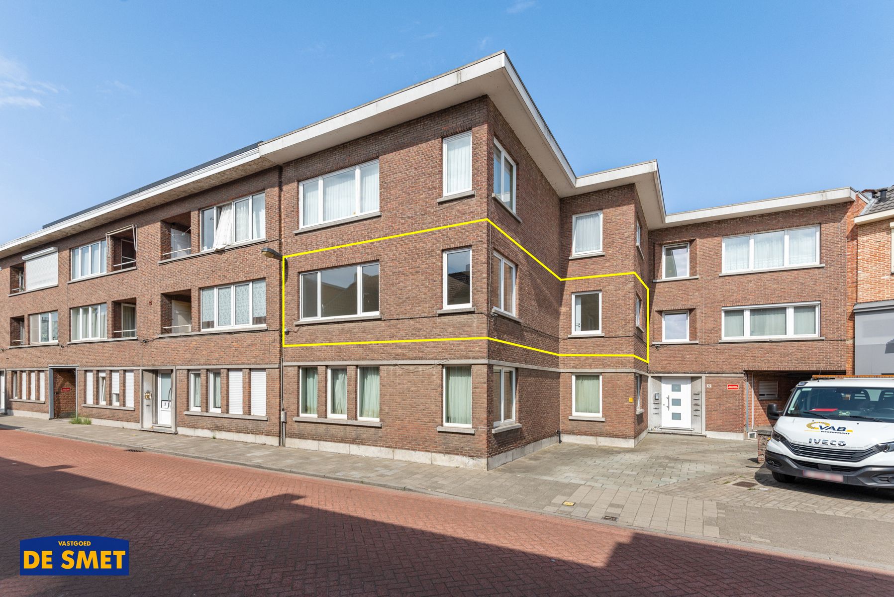 Volledig vernieuwd appartement met achteraan gelegen garage foto 2