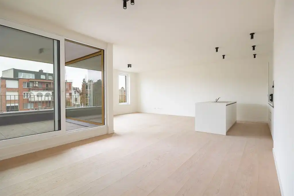 Ruim 3-slaapkamer appartement met luxe afwerking foto 2