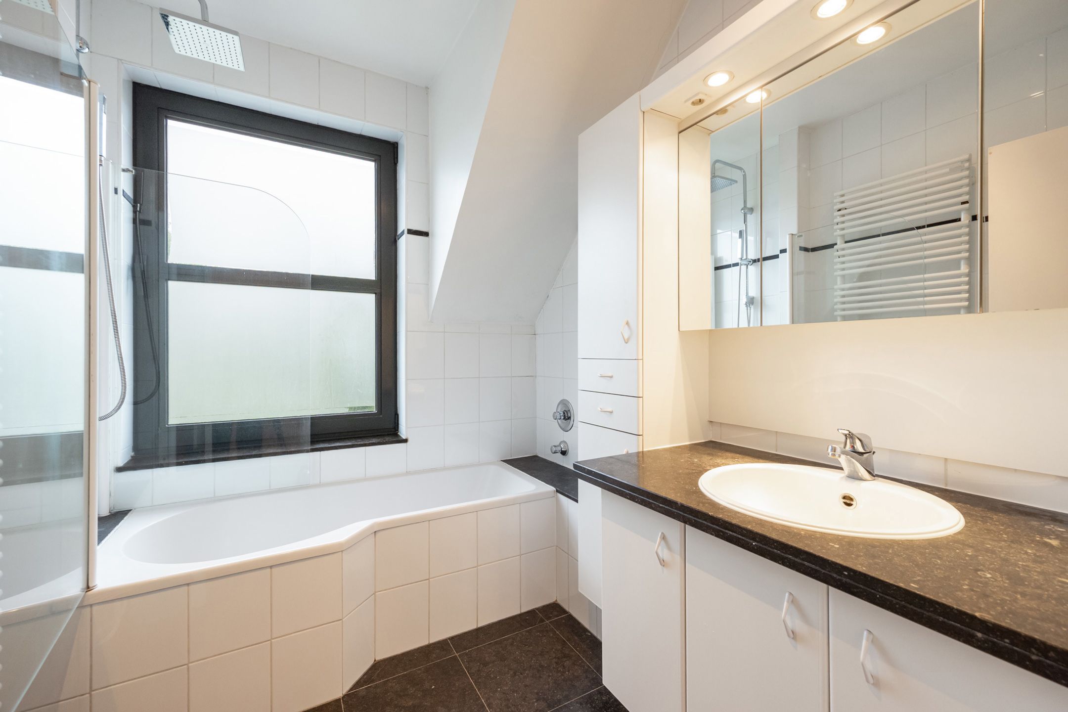 Bel-etage met garage en gezellige tuin op top locatie foto 26