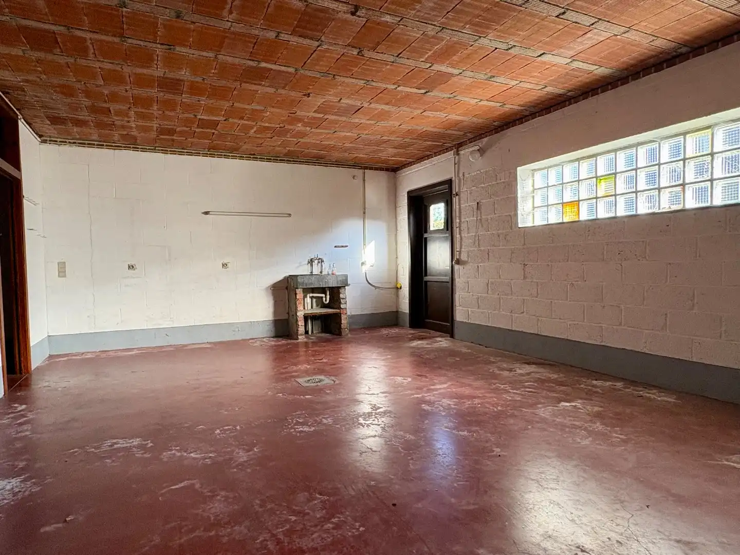 Ruime alleenstaande woning te koop met veel potentieel in Bissegem  foto 13