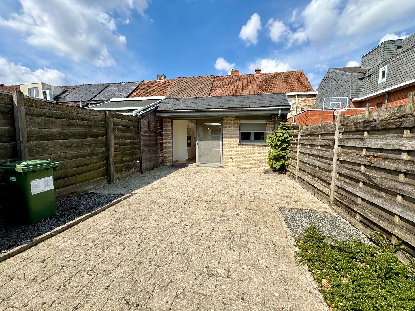 INSTAPKLARE WONING MET 3 SLPKS, TUIN EN OPRIT foto 2
