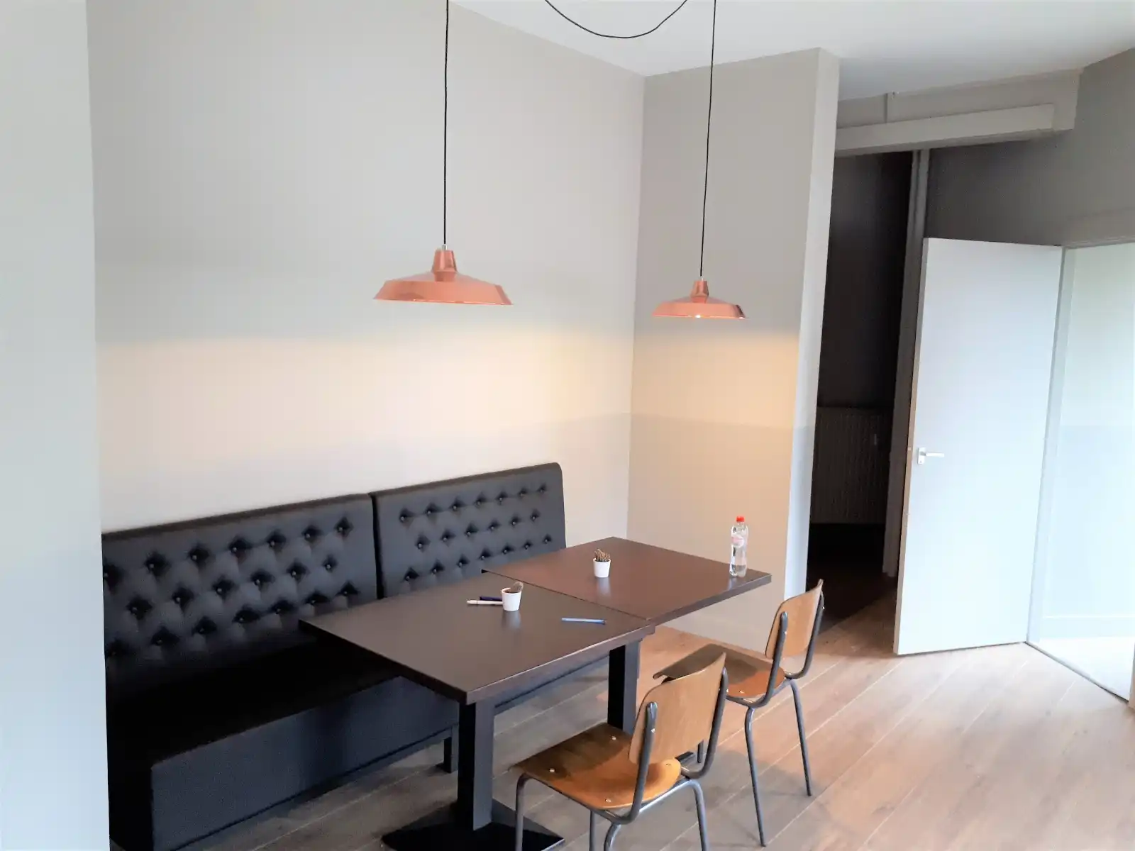 Hoek handelspand op commerciële ligging met veel visibiliteit foto 16