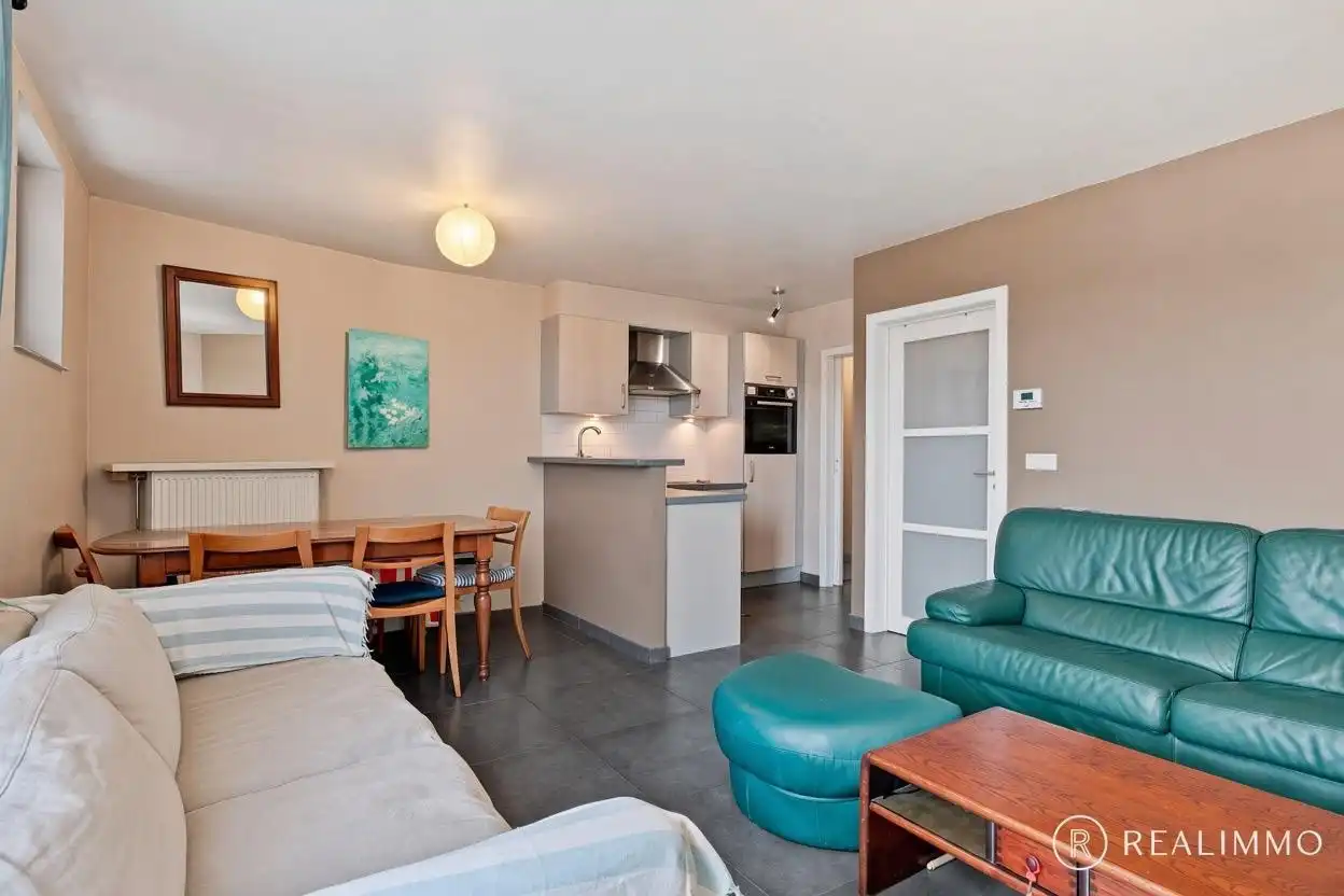 Ruim appartement met 2 slaapkamers, garage en parkeerplaats in Wielsbeke, ideaal gelegen voor comfortabel wonen! foto 6