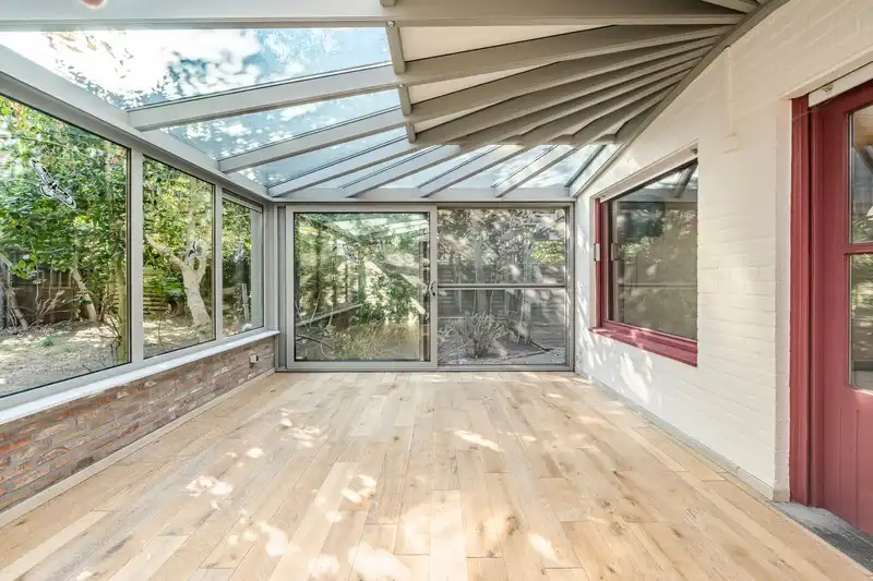 Op te frissen woning met perceel bouwgrond foto 2
