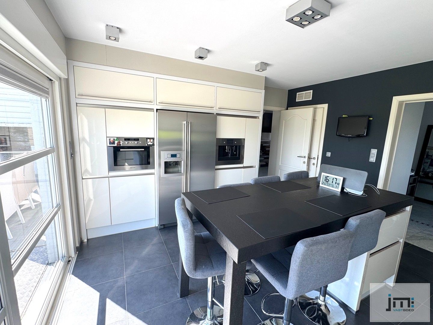 Goed onderhouden en ruime woning foto 8
