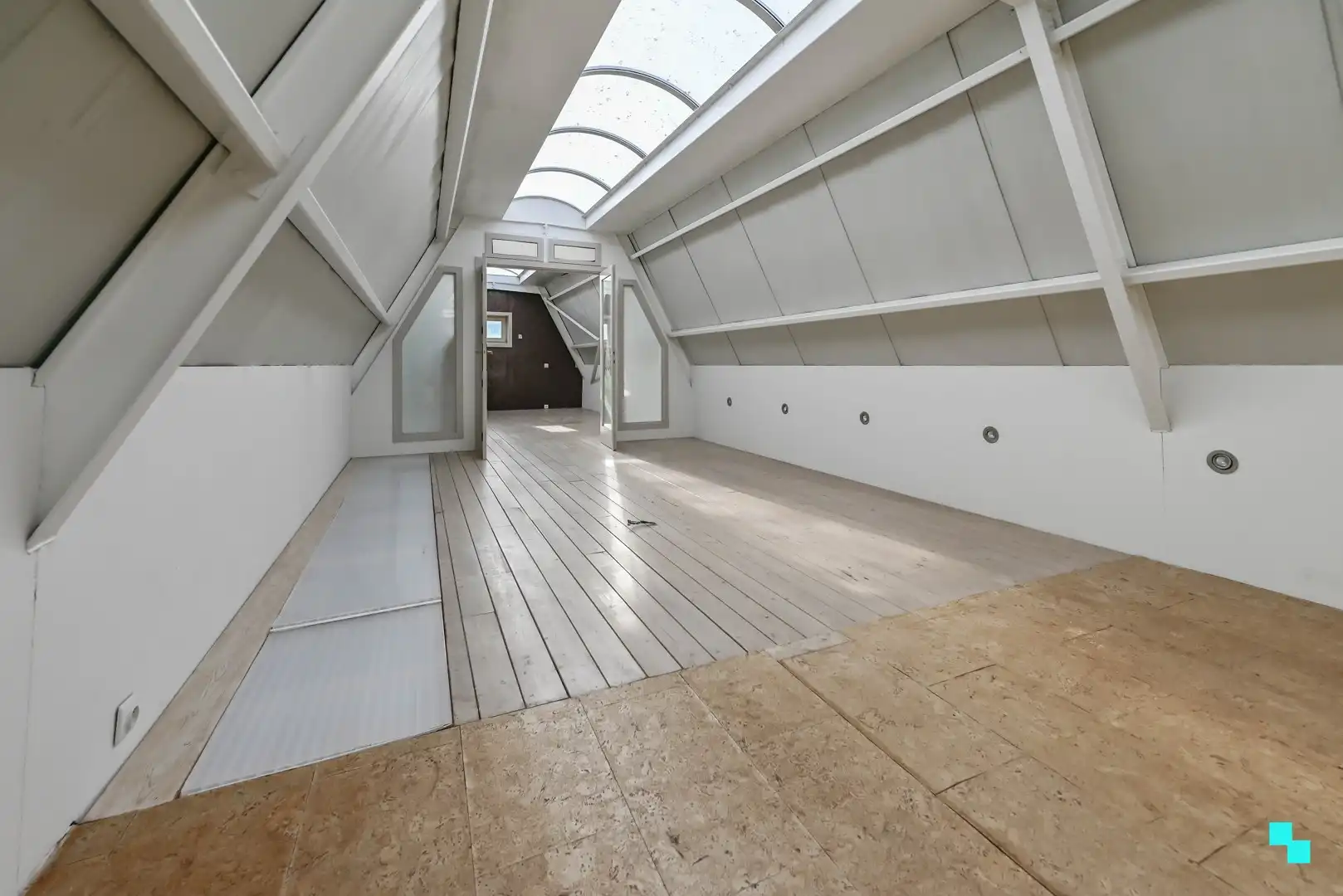 Opbrengsteigendom met winkelruimte én ruime garage in centrum Izegem foto 15