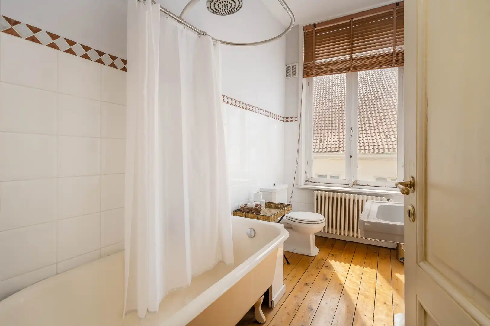 Monumentaal herenhuis aan de Brugse Reien foto 26