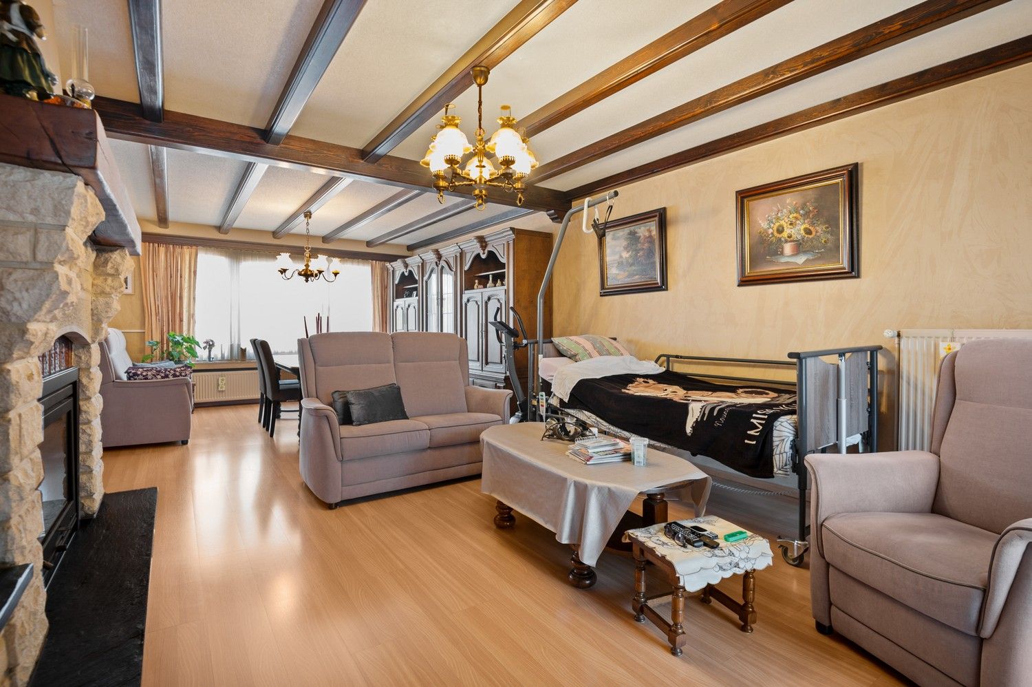 Unieke bel-etage verdeeld in 2 wooneenheden te koop in Hoevenen! foto 4