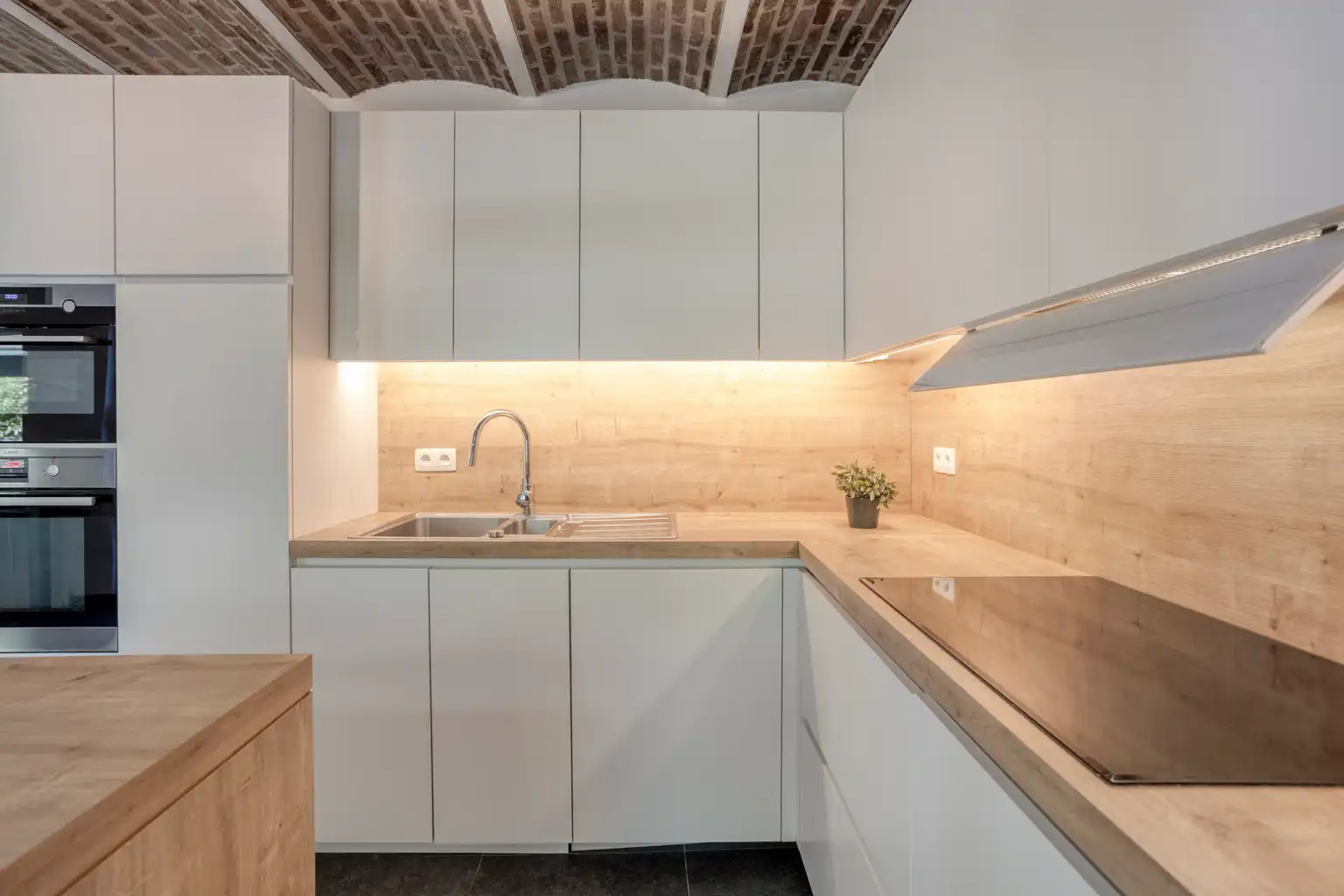 RUIME WONING MET TUIN IN BOUTERSEM foto 8