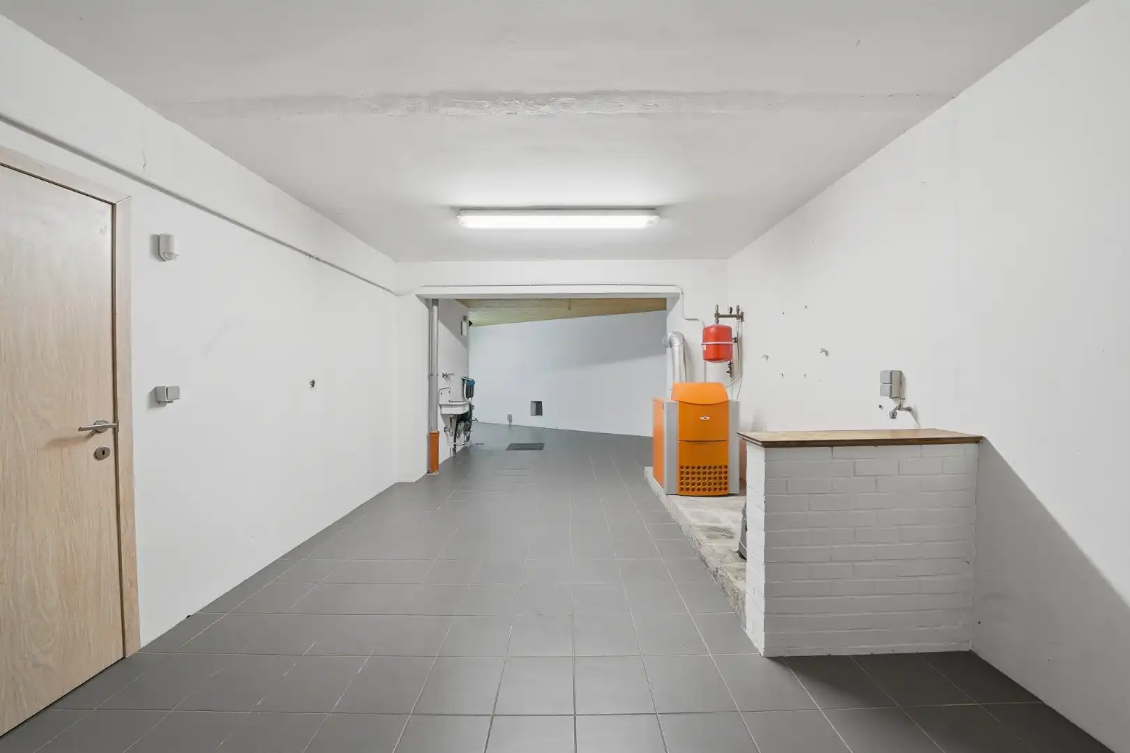 Volledig gerenoveerde bel-étage met ruime garage te Oostende foto 22