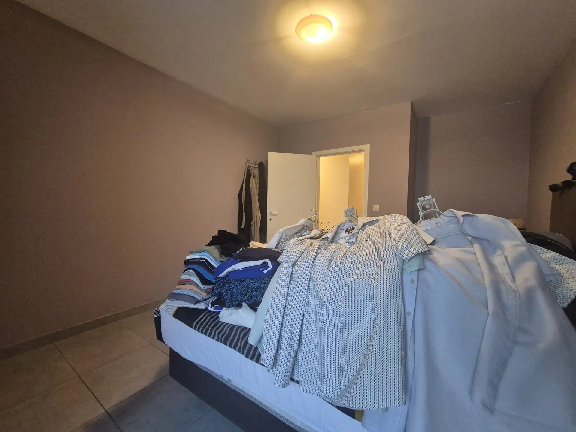 Ruim gelijkvloers villa appartement gelegen in afgesloten residentie.  foto 13